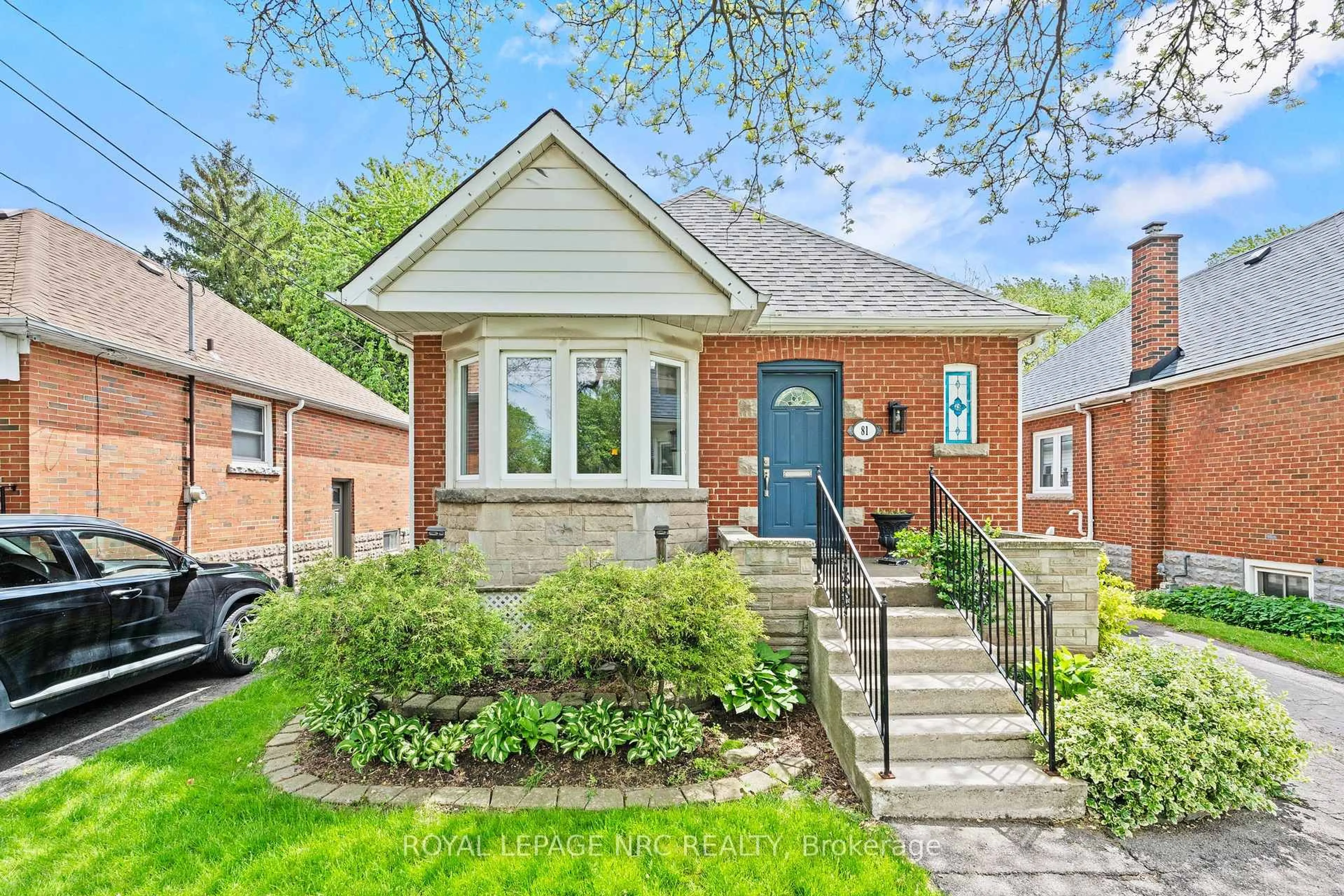 Home with brick exterior material, street for 81 Belvidere Ave, Hamilton Ontario L9A 3B6