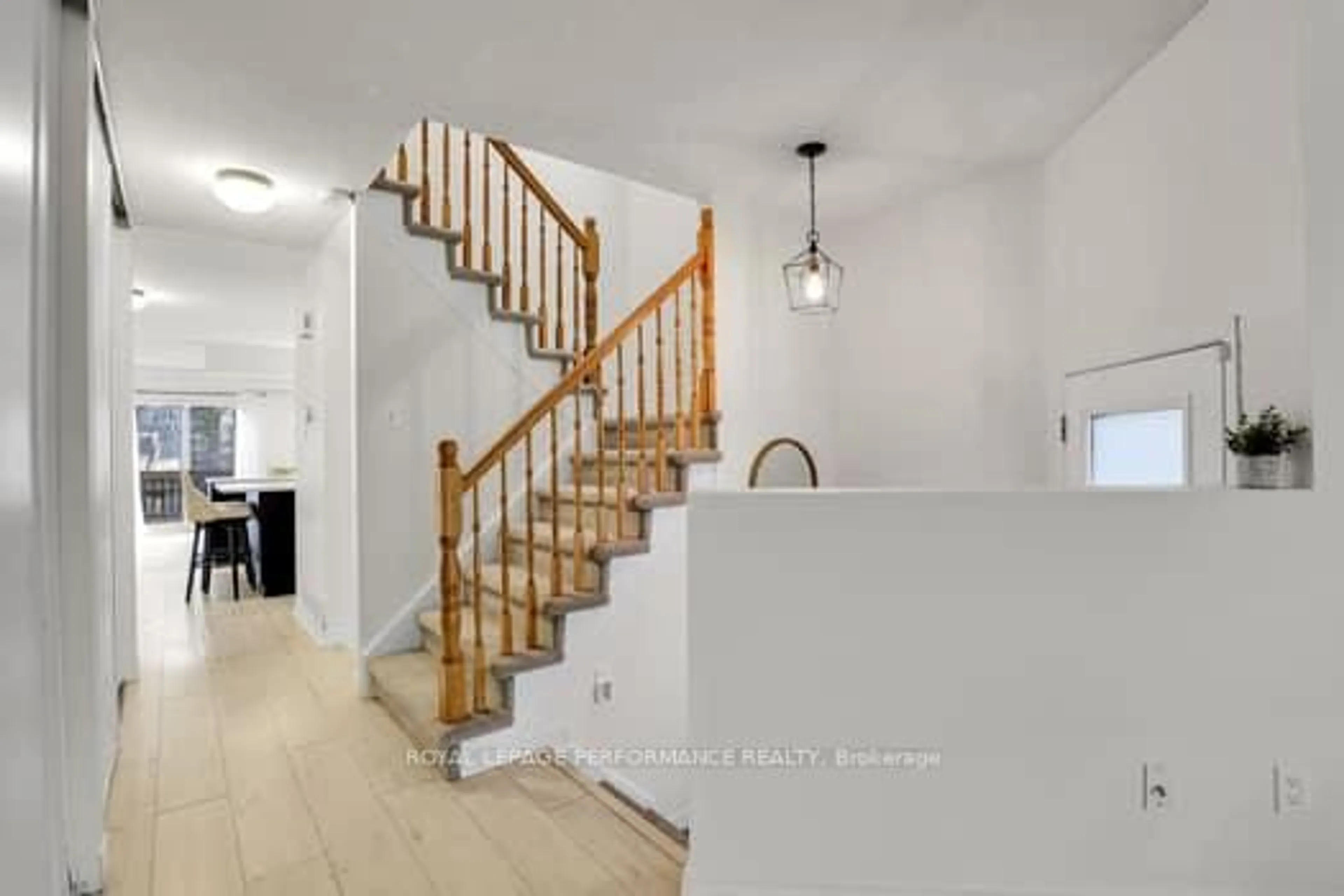 Unknown for 221 Desrosiers St, Ottawa Ontario K1L 7T2