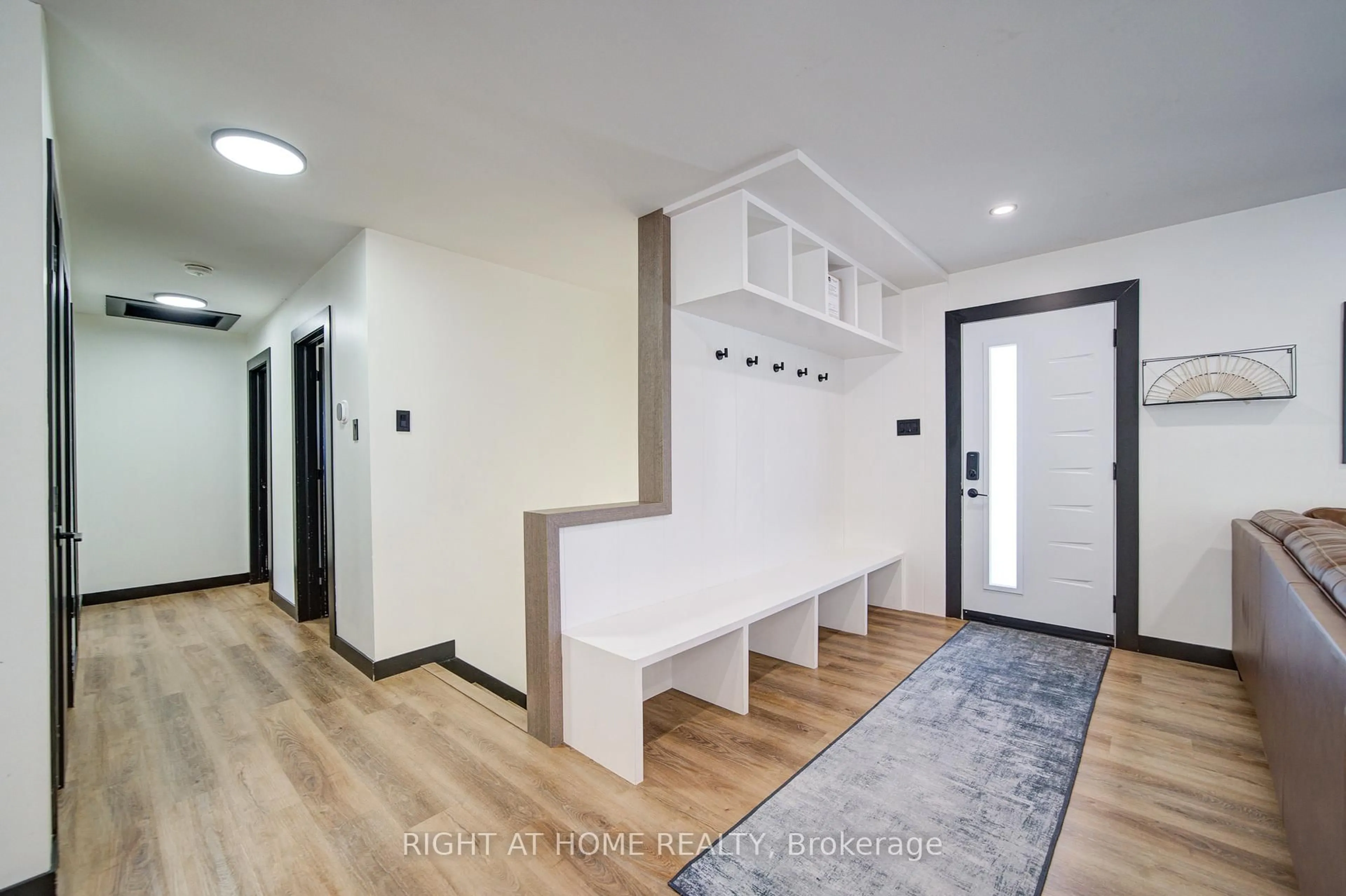 Indoor entryway for 43 West St, Kawartha Lakes Ontario K0M 1A0