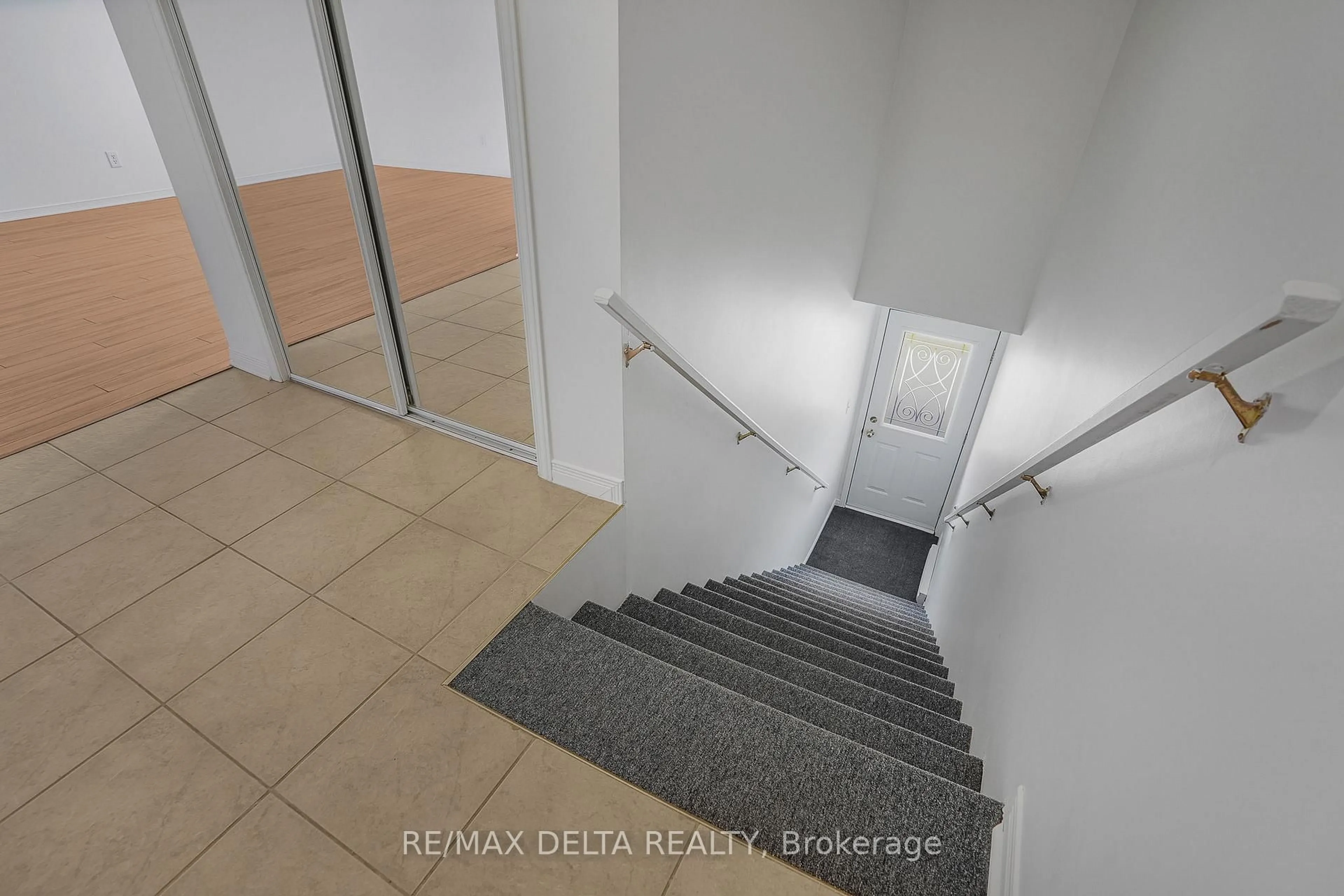 Stairs for 1505 Clement St #103, Hawkesbury Ontario K6A 3V8