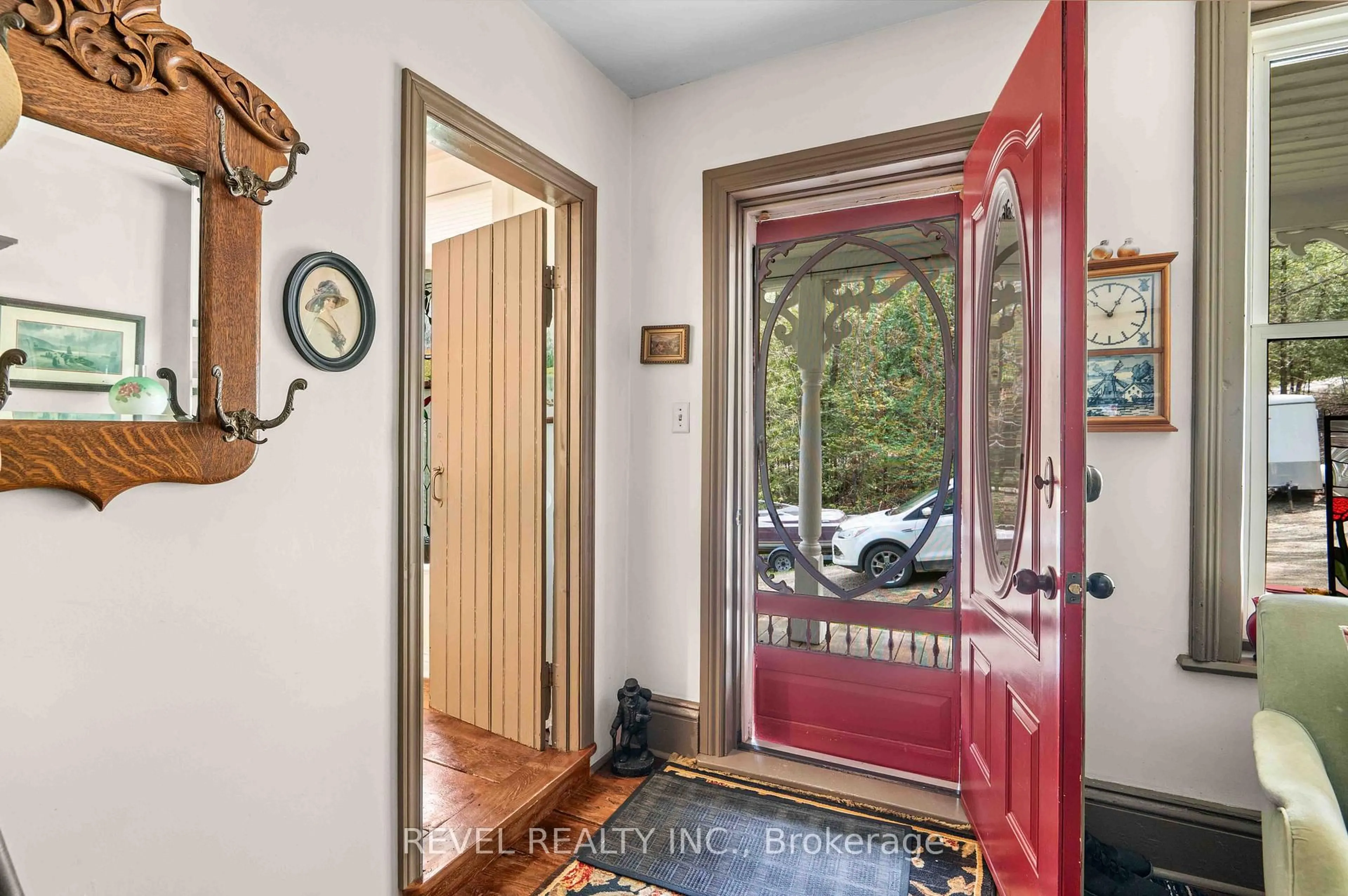 Indoor entryway for 494456 Traverston Rd, West Grey Ontario N0H 1H0
