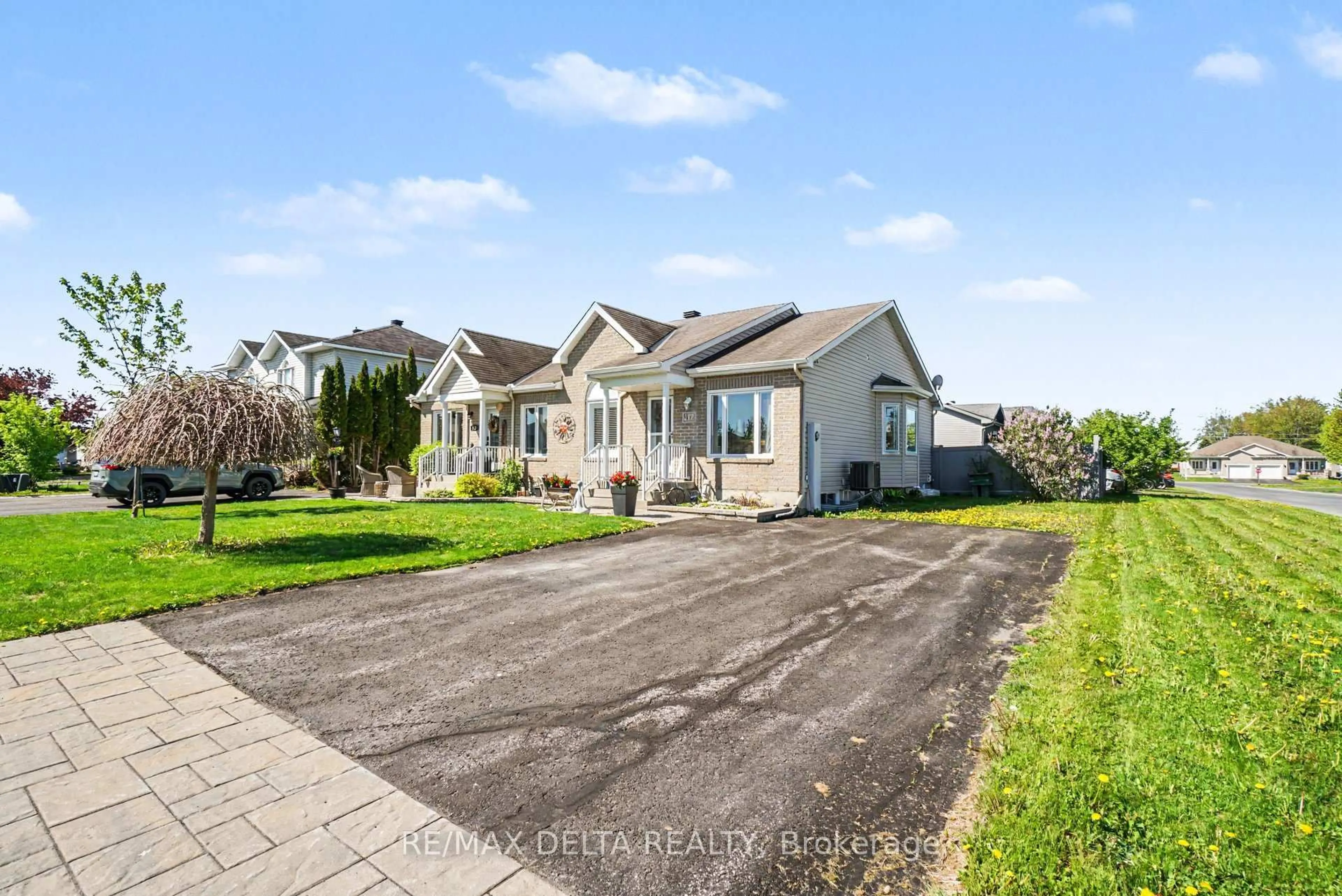 A pic from outside/outdoor area/front of a property/back of a property/a pic from drone, street for 117 Panorama Ave, Alfred and Plantagenet Ontario K0A 3K0