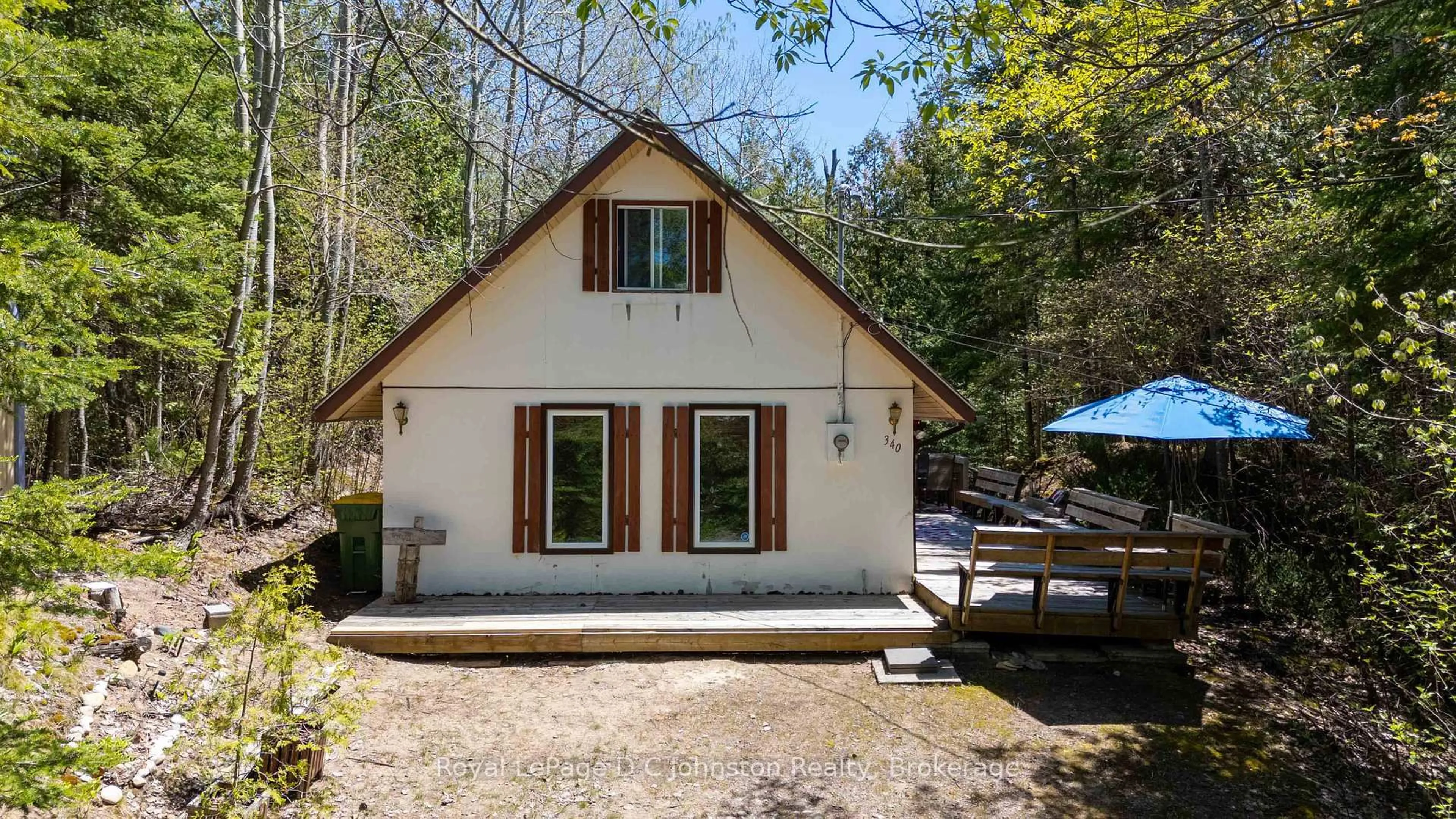 Patio, unknown for 102 Thompson Ave, Native Leased Lands Ontario N0H 2G0