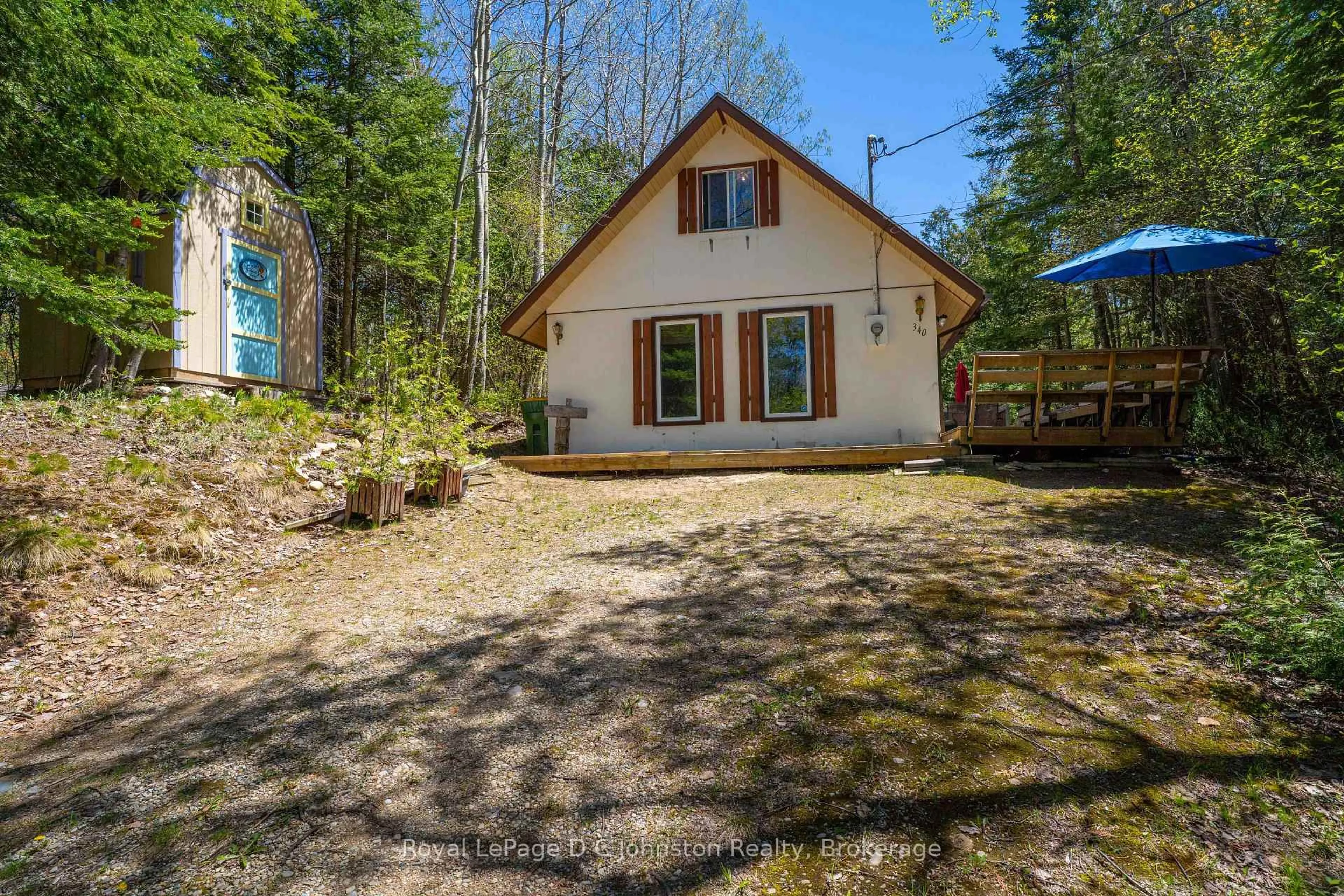 A pic from outside/outdoor area/front of a property/back of a property/a pic from drone, unknown for 102 Thompson Ave, Native Leased Lands Ontario N0H 2G0