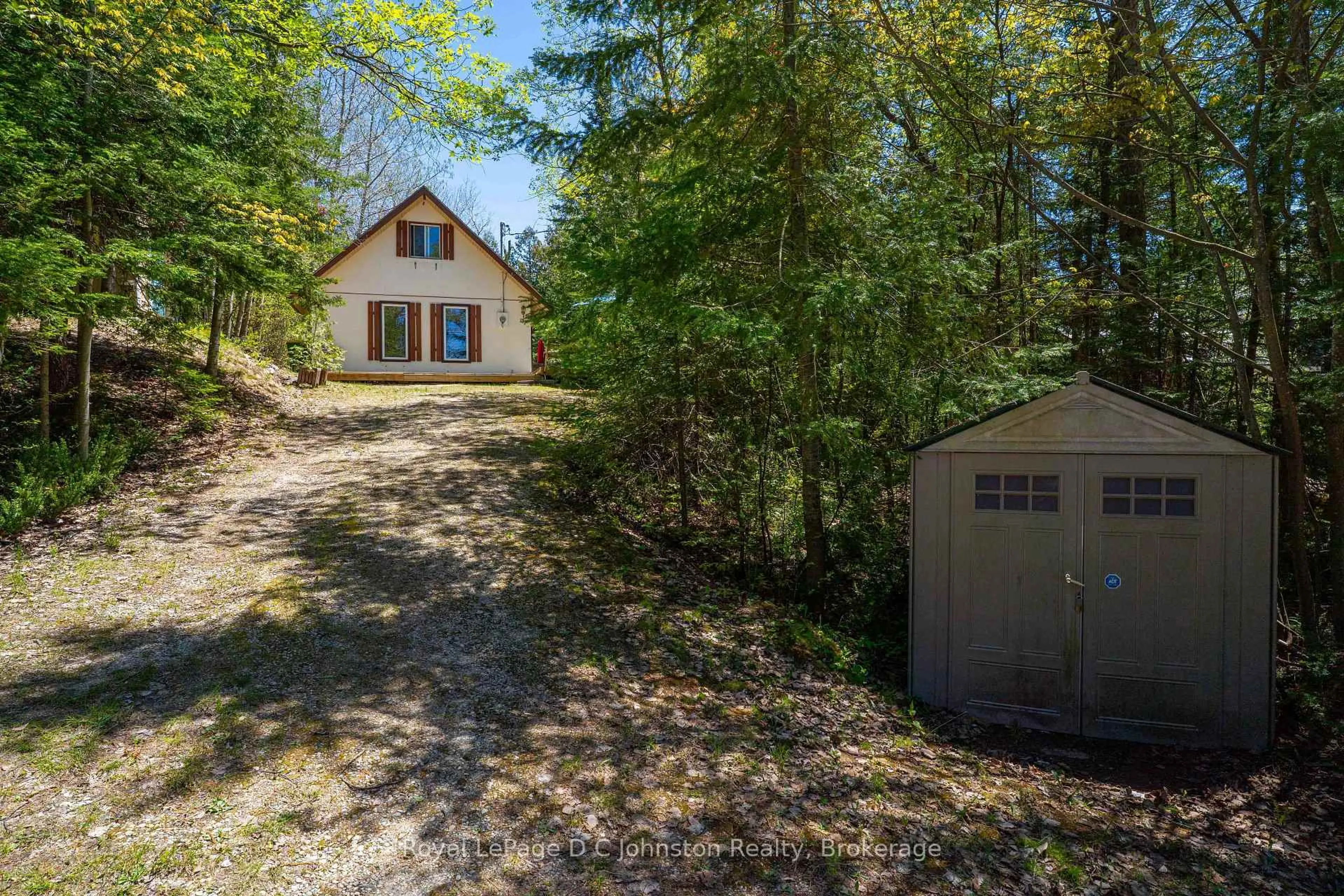 Shed for 102 Thompson Ave, Native Leased Lands Ontario N0H 2G0