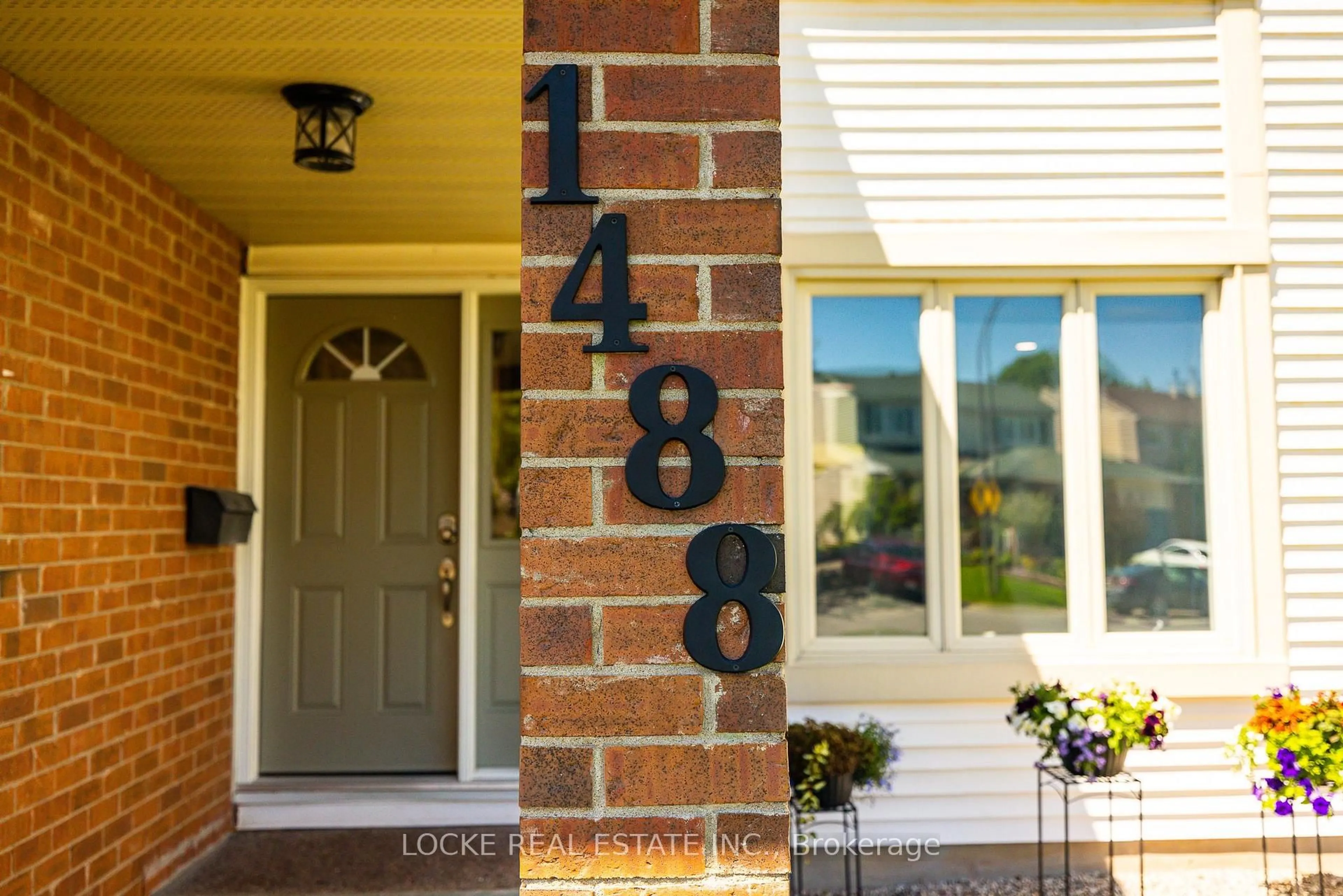 Indoor entryway for 1488 Gaultois Ave, Orleans Ontario K1C 3G9