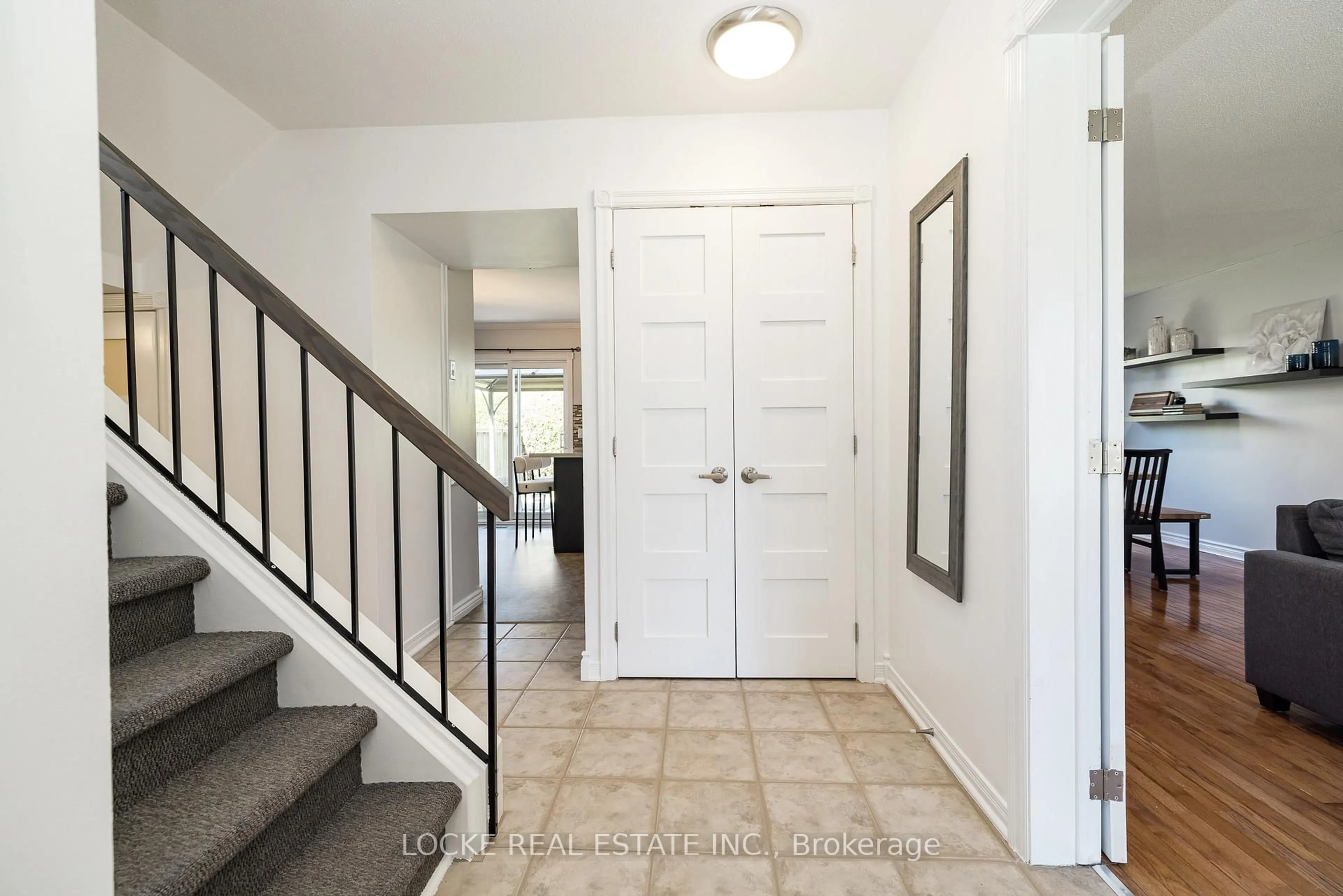 Indoor entryway for 1488 Gaultois Ave, Orleans Ontario K1C 3G9