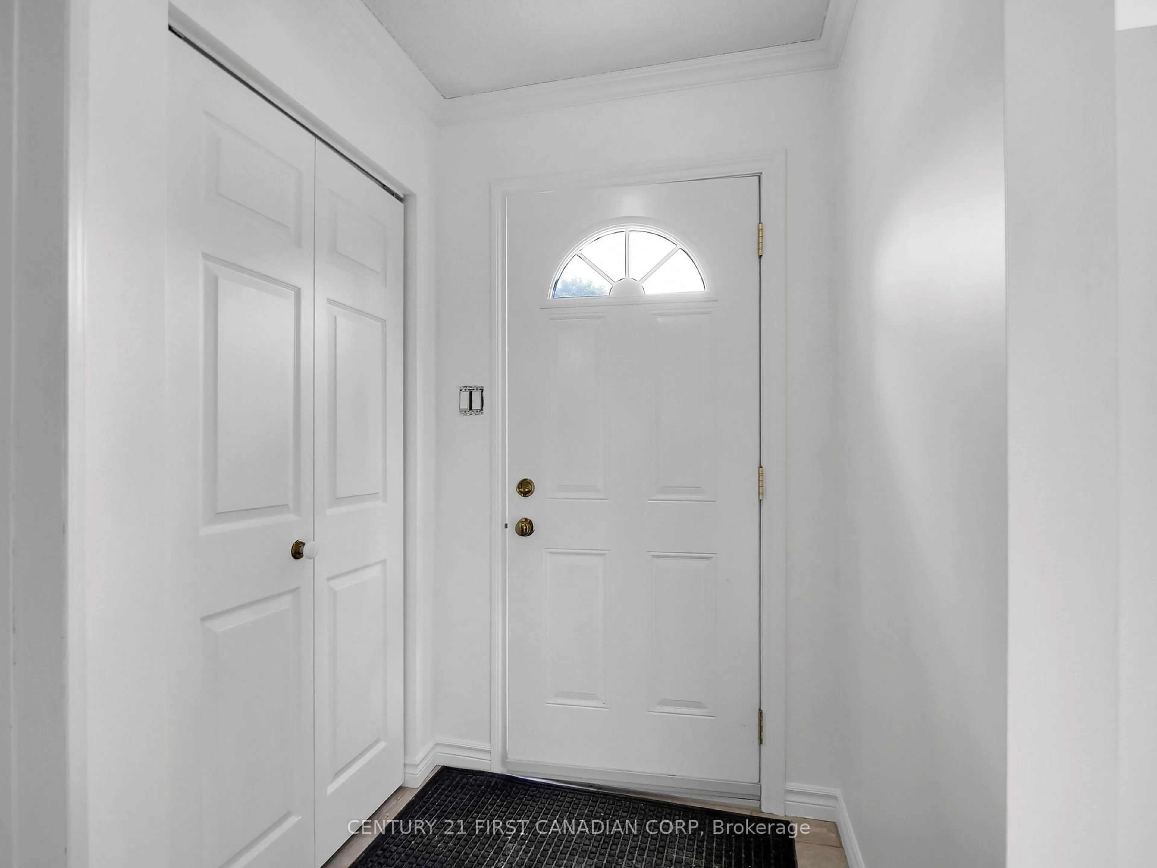 Indoor entryway for 1786 Attawandaron Rd #2, London North Ontario N6G 3N1