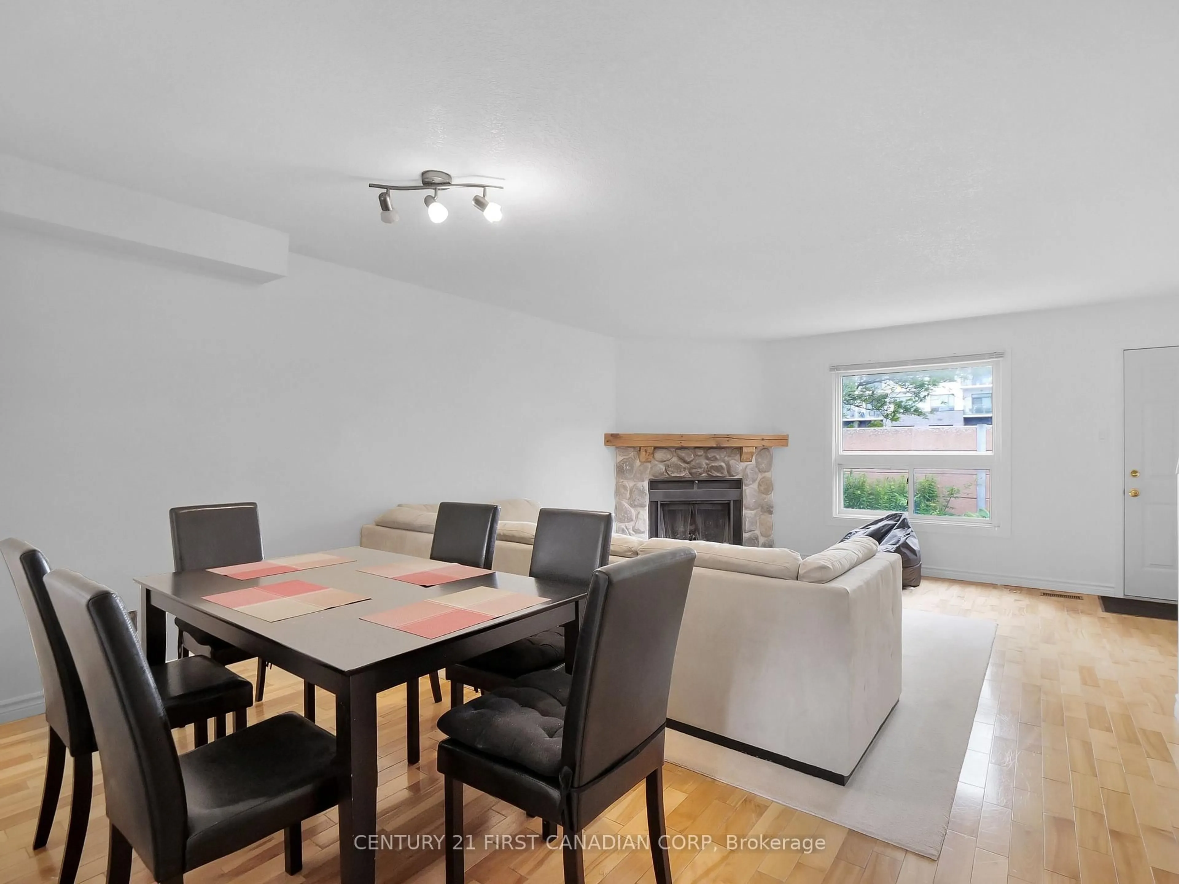 Dining room, wood/laminate floor for 1786 Attawandaron Rd #2, London North Ontario N6G 3N1