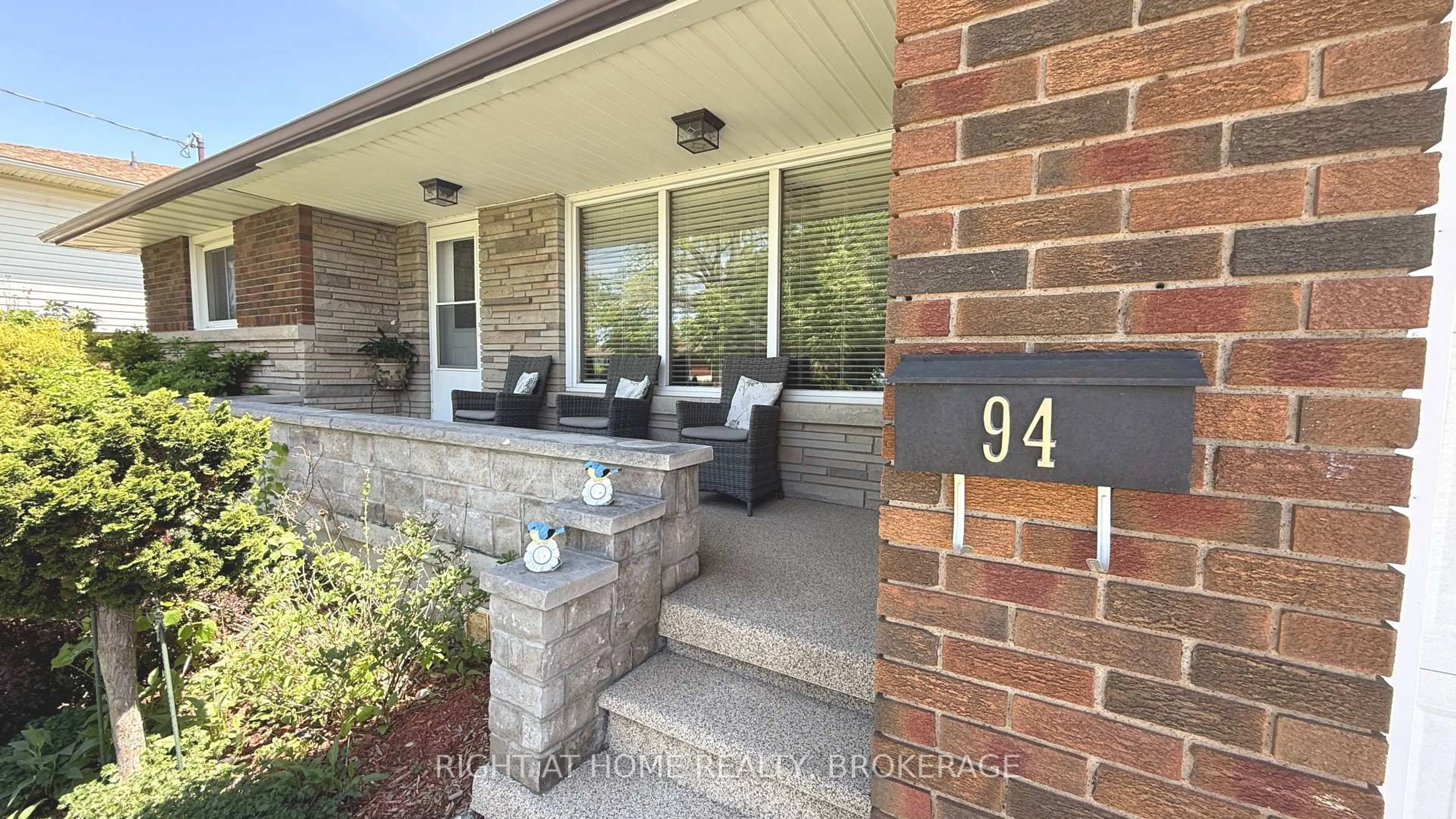 Home with brick exterior material, street for 94 Wellington St, Welland Ontario L3B 1B1