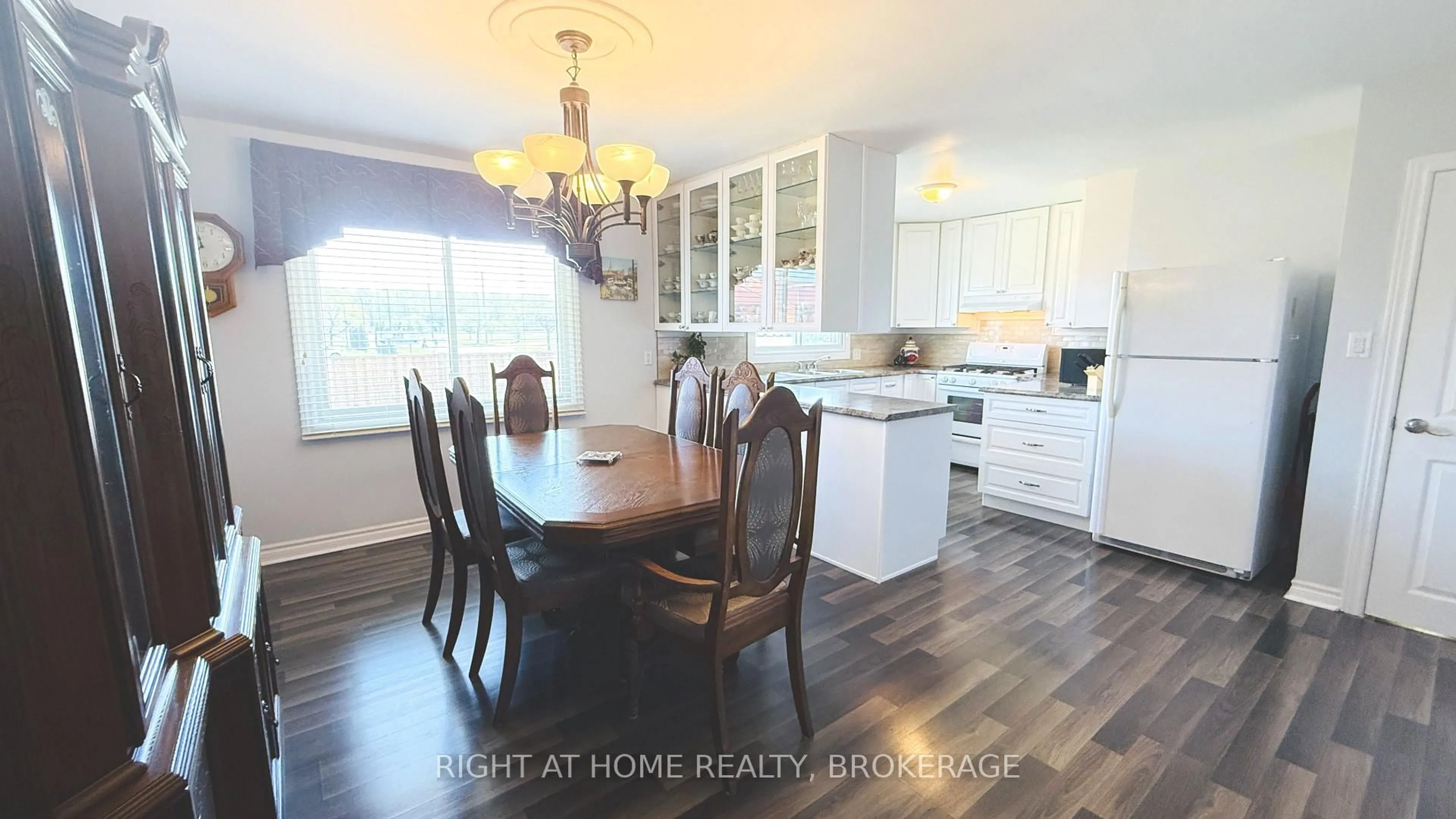 Open concept kitchen, wood/laminate floor for 94 Wellington St, Welland Ontario L3B 1B1