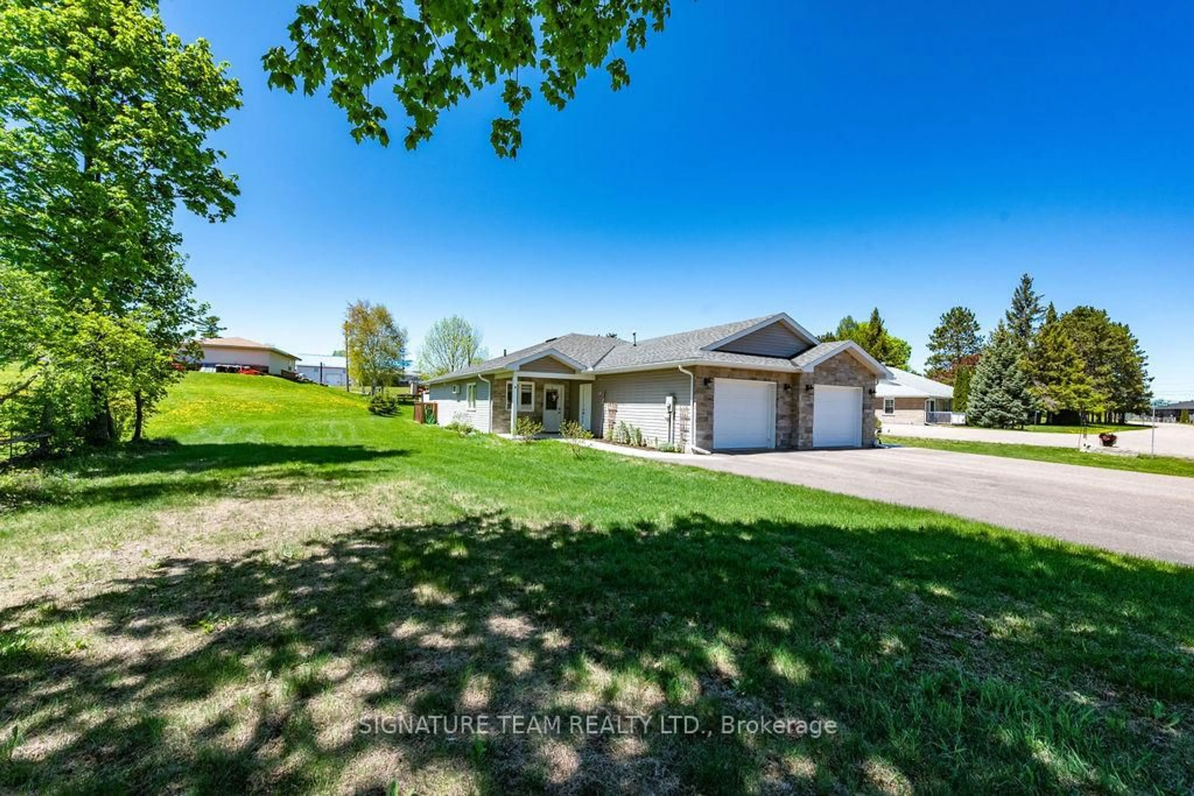 A pic from outside/outdoor area/front of a property/back of a property/a pic from drone, unknown for 516B Wellington St, Eganville Ontario K0J 1T0