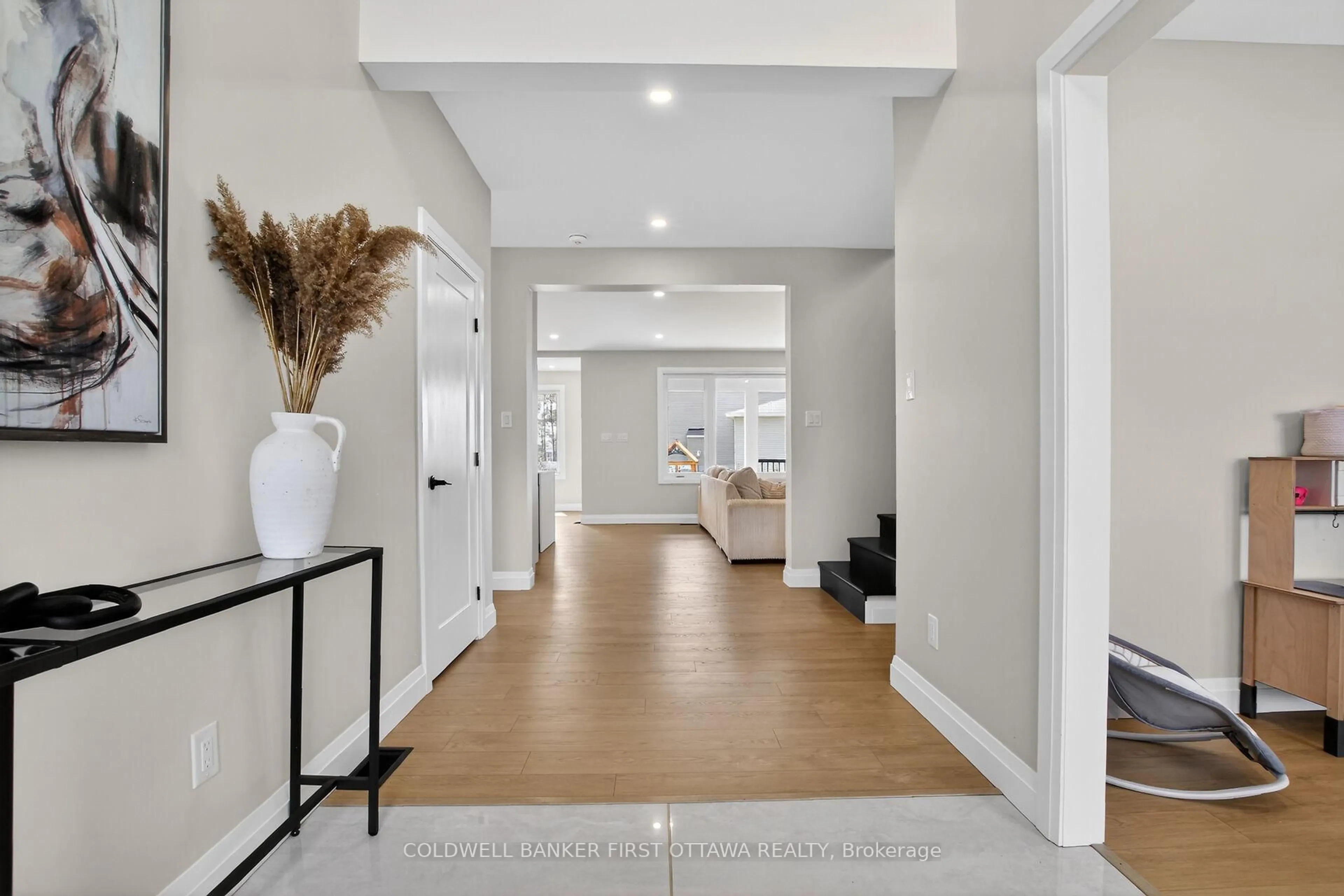 Indoor entryway for 207 Owen Lucas St, Arnprior Ontario K7S 3G8
