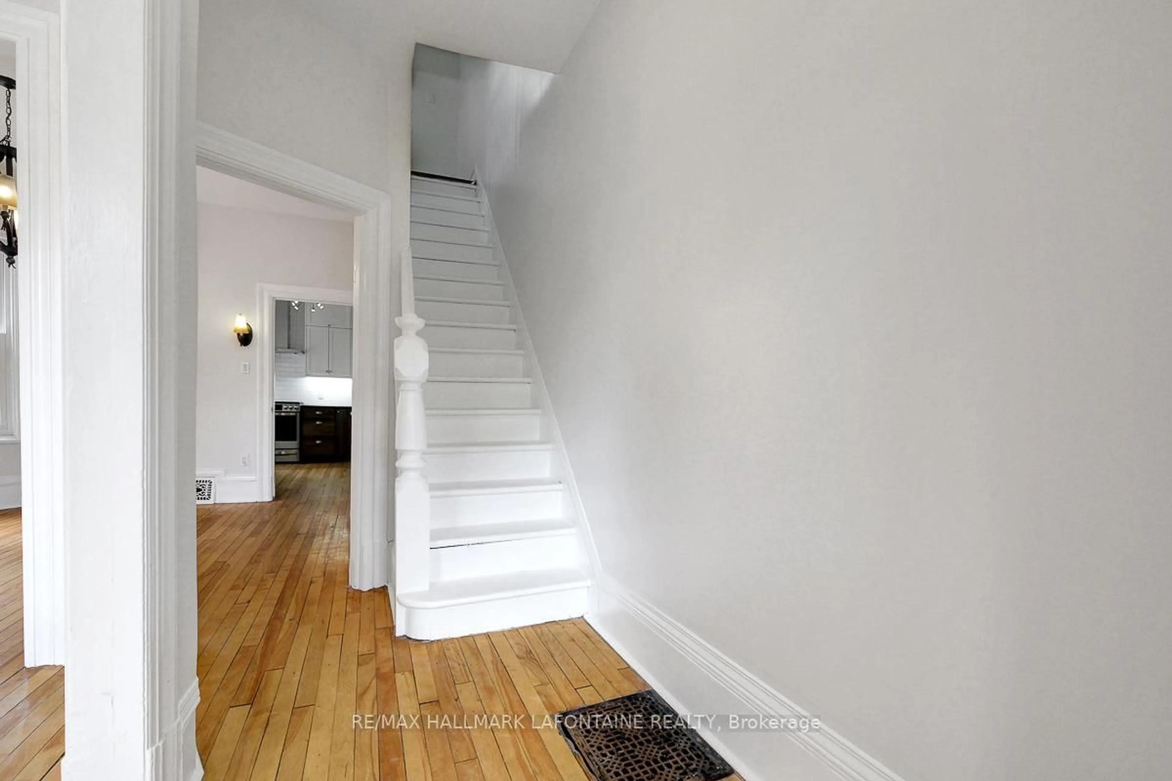 Stairs for 138 Concord St, Ottawa Ontario K1S 0Z4