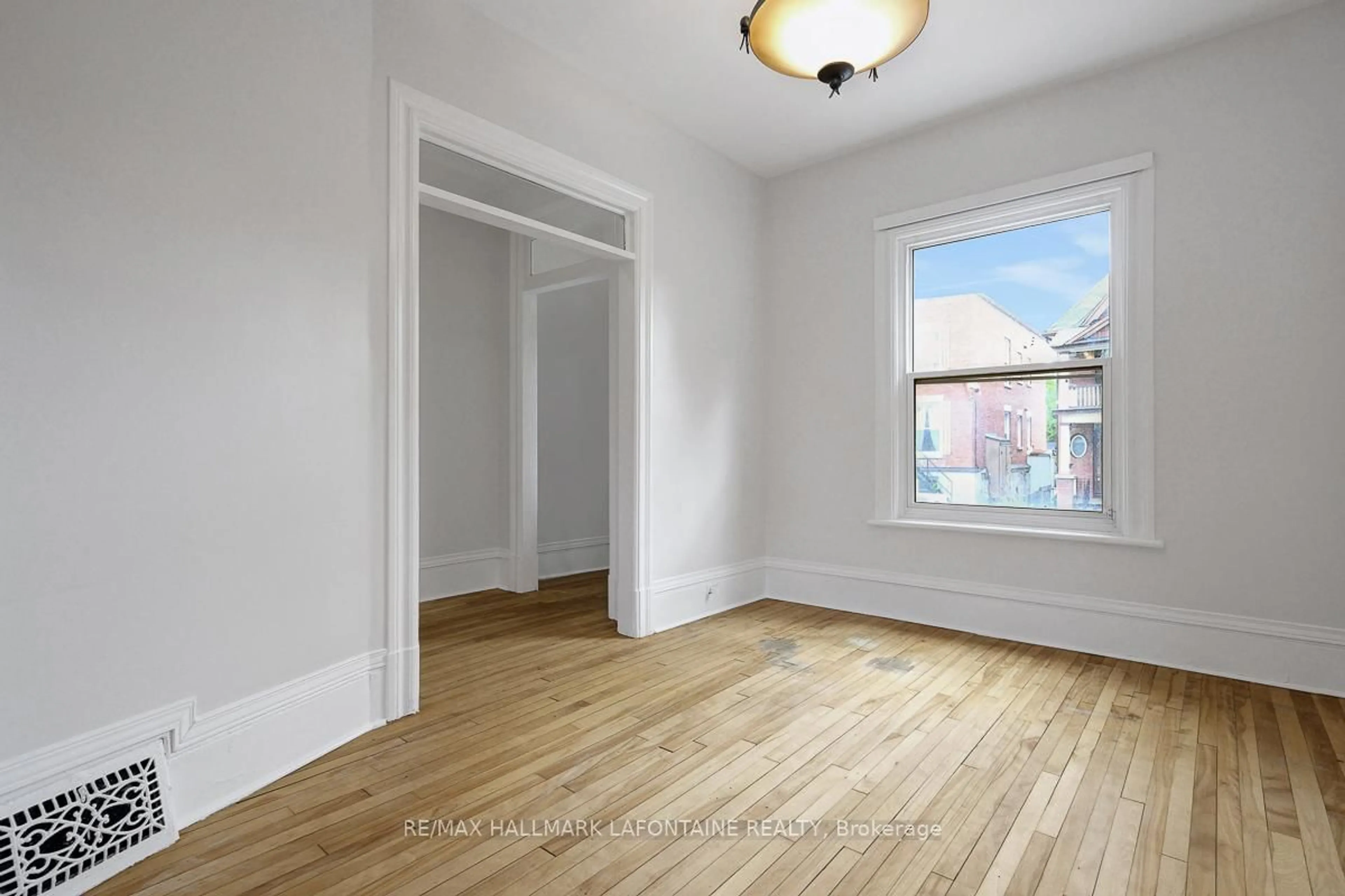 A pic of a room for 138 Concord St, Ottawa Ontario K1S 0Z4