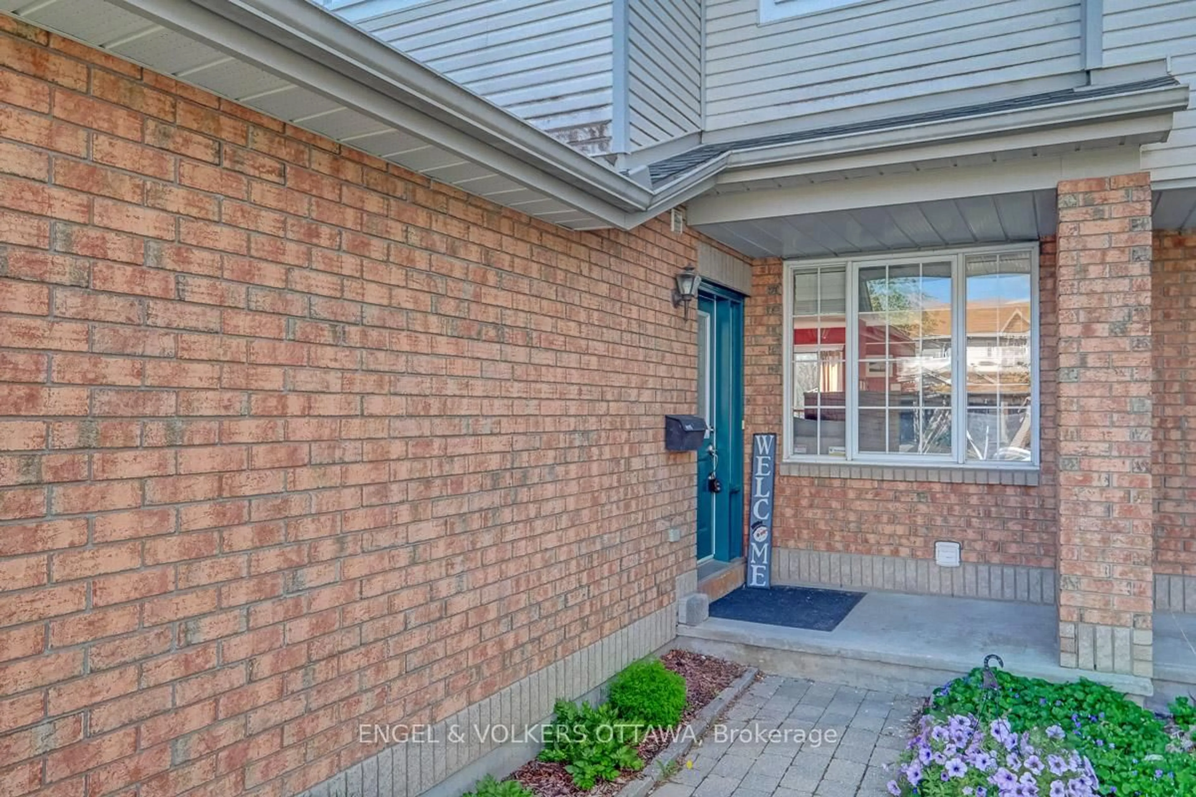 Indoor entryway for 88 Kincardine Dr, Ottawa Ontario K2V 1B2