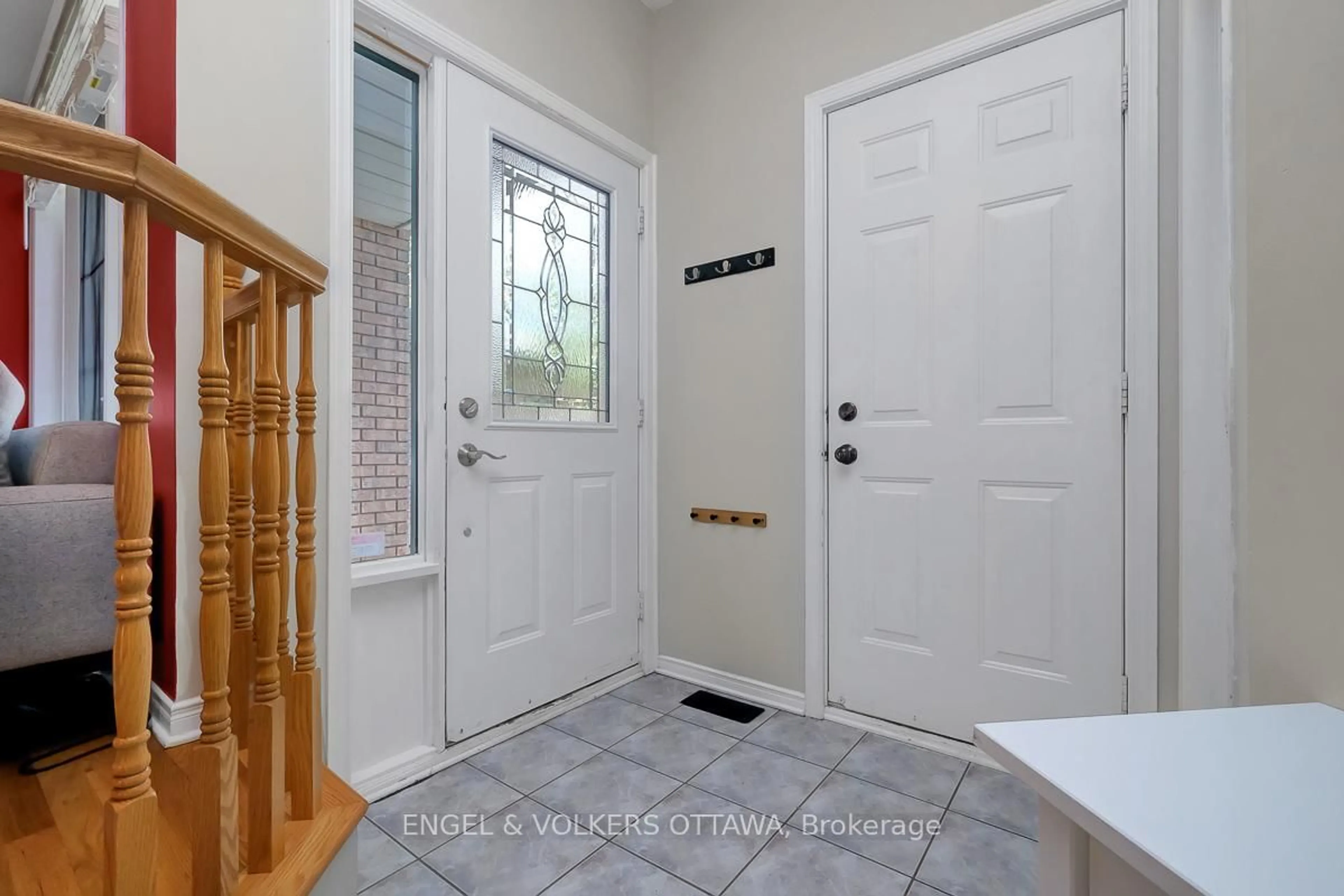 Indoor entryway for 88 Kincardine Dr, Ottawa Ontario K2V 1B2
