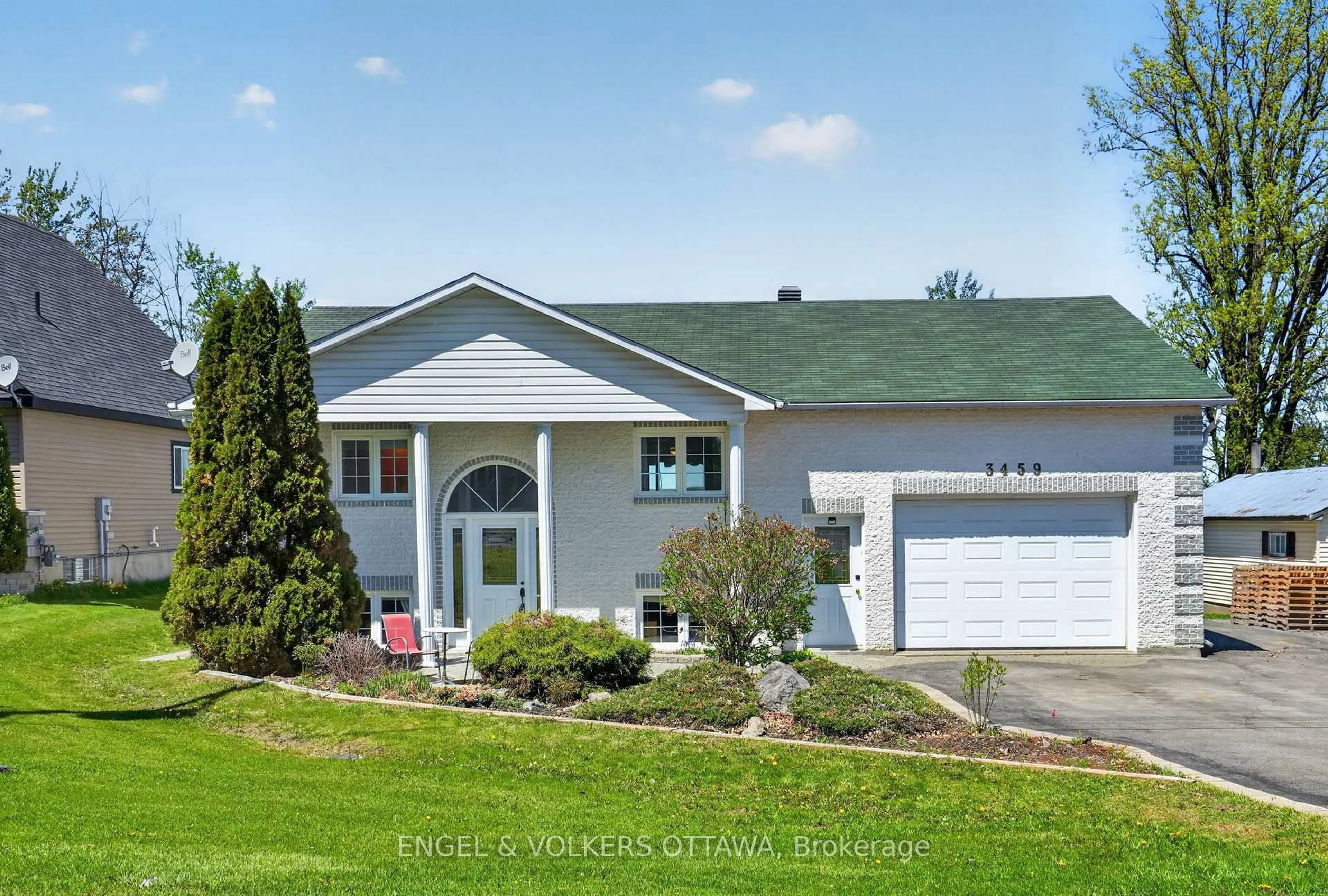 Home with vinyl exterior material, unknown for 3459 Principale St, Alfred and Plantagenet Ontario K0A 3K0