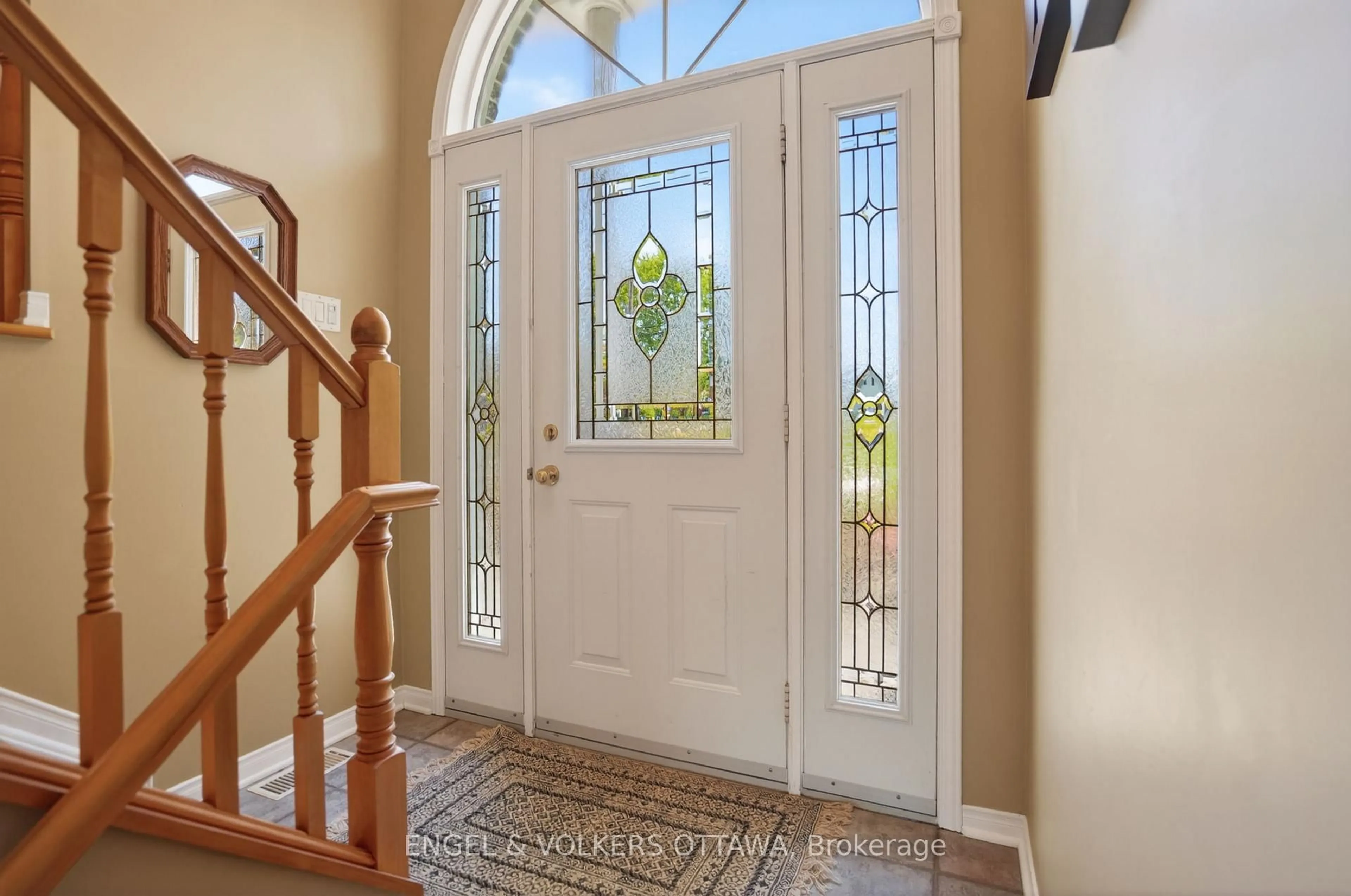 Indoor entryway for 3459 Principale St, Alfred and Plantagenet Ontario K0A 3K0