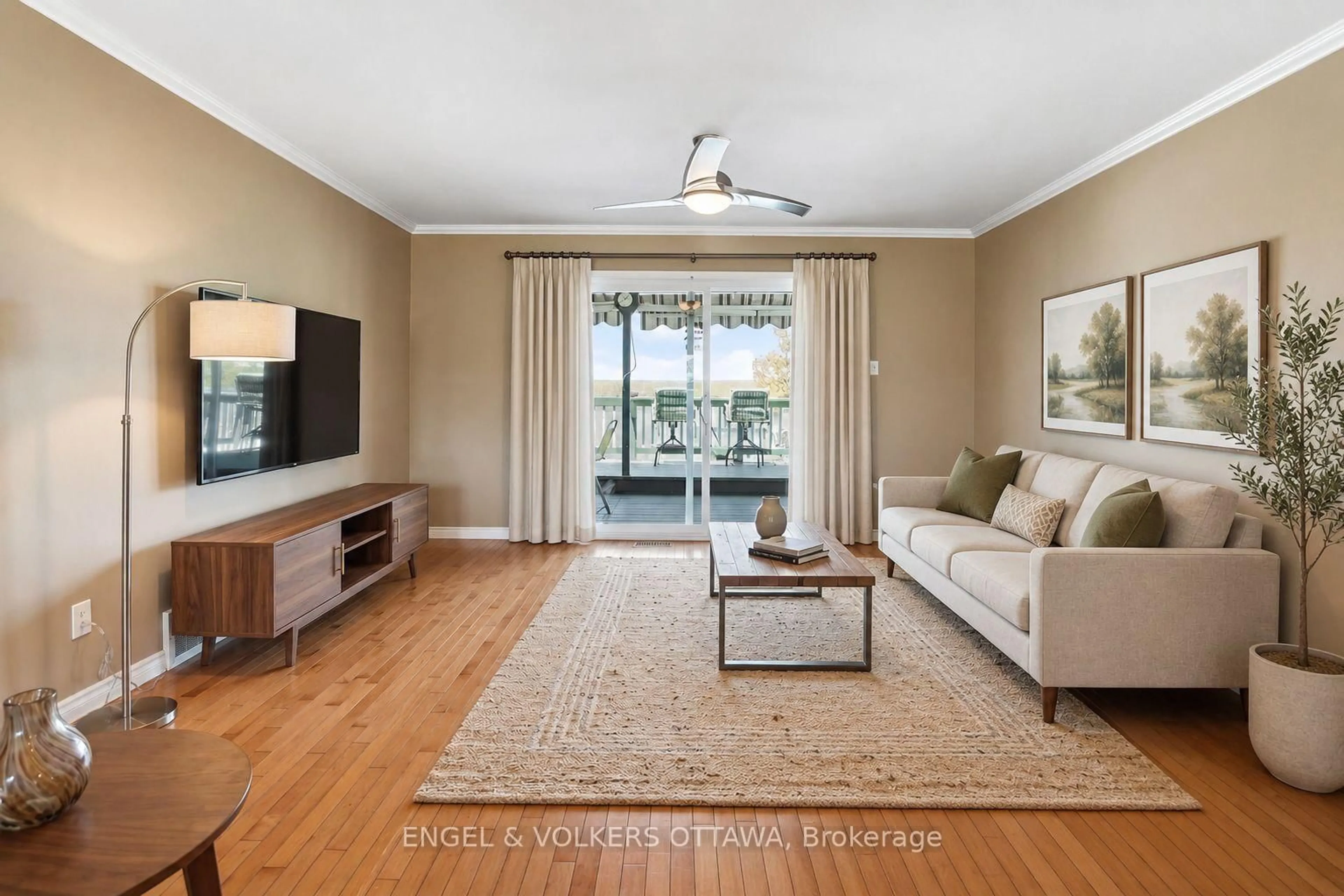 Living room with furniture, unknown for 3459 Principale St, Alfred and Plantagenet Ontario K0A 3K0