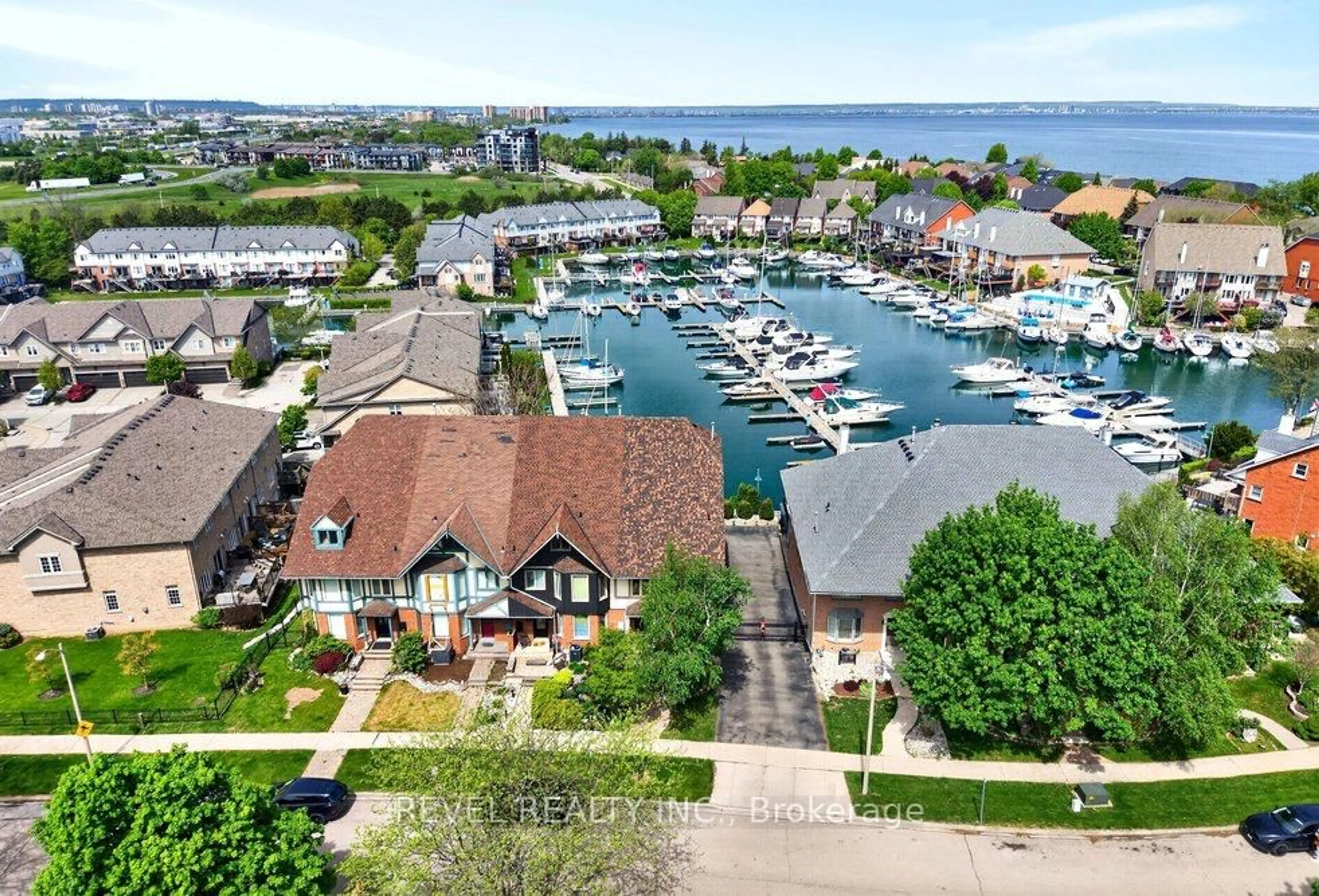 A pic from outside/outdoor area/front of a property/back of a property/a pic from drone, water/lake/river/ocean view for 43 Sunvale Pl, Hamilton Ontario L8E 4Z6
