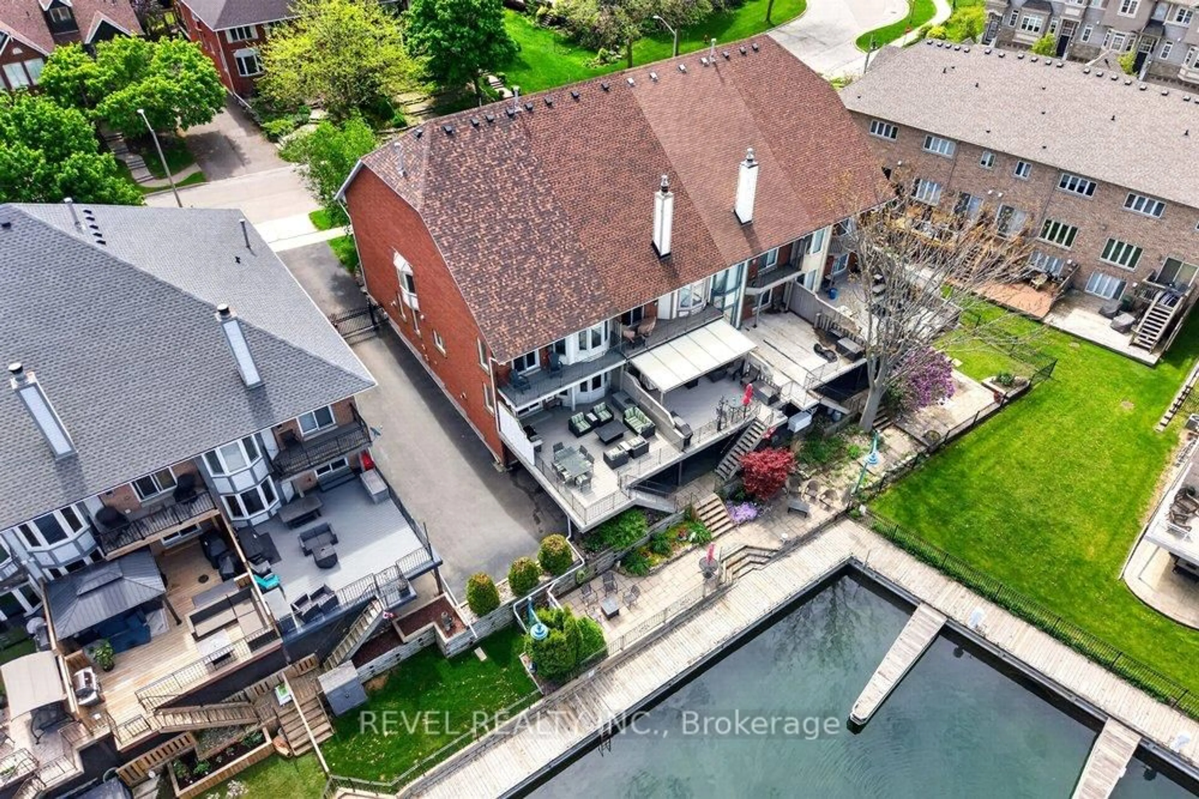 A pic from outside/outdoor area/front of a property/back of a property/a pic from drone, water/lake/river/ocean view for 43 Sunvale Pl, Hamilton Ontario L8E 4Z6