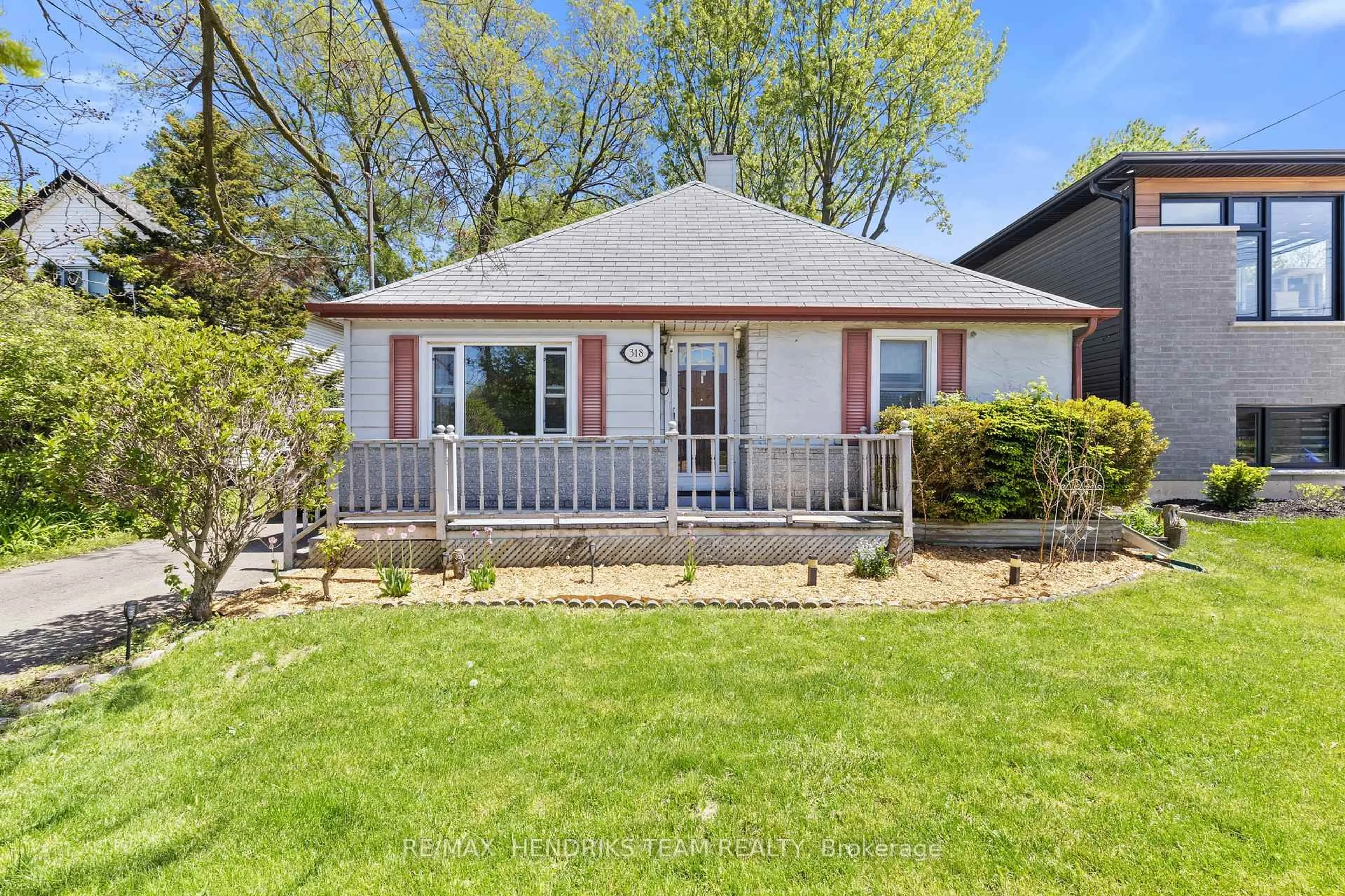 Unknown for 318 Aqueduct St, Welland Ontario L3C 1E1