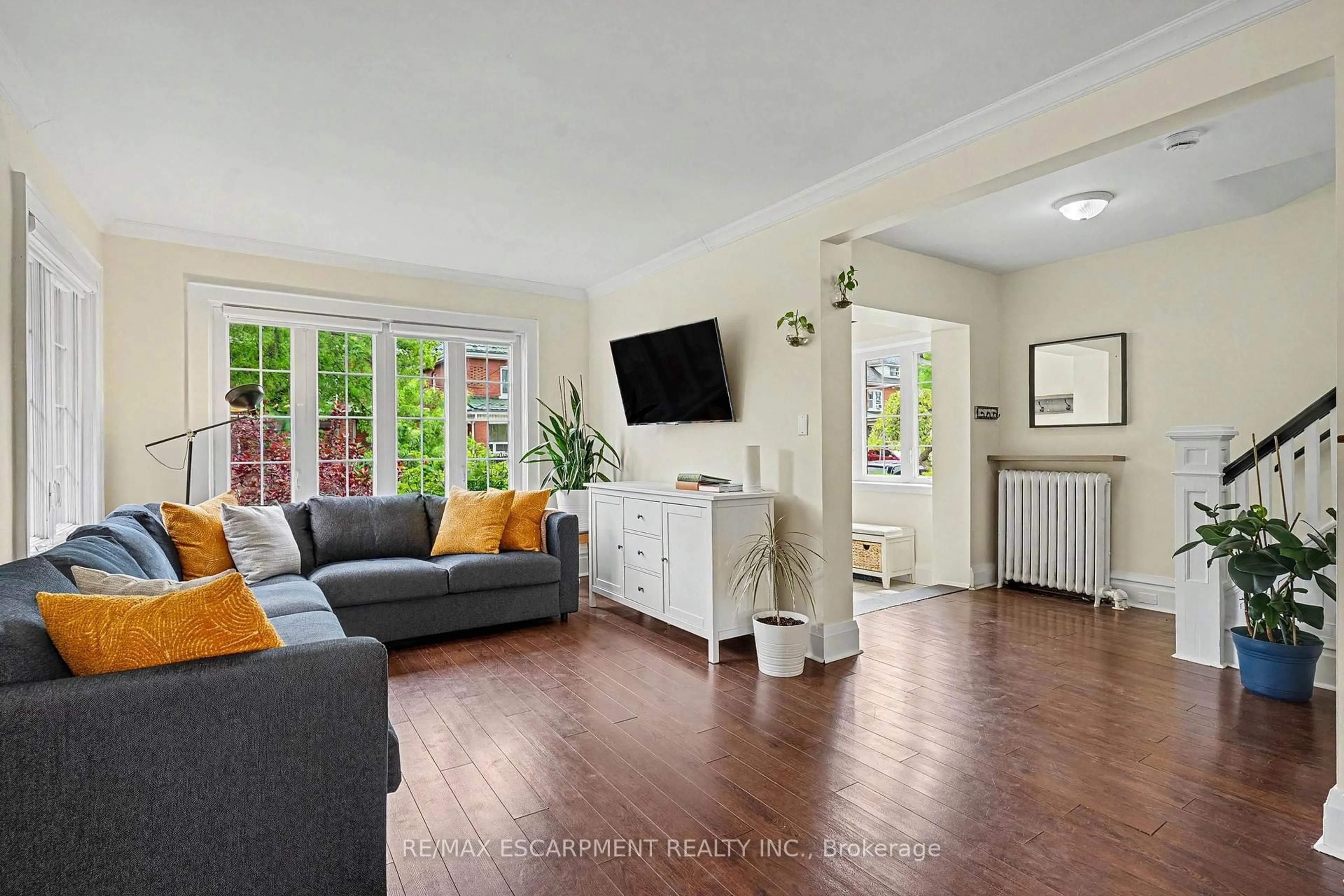 Living room with furniture, unknown for 30 Province St, Hamilton Ontario L8K 2K6