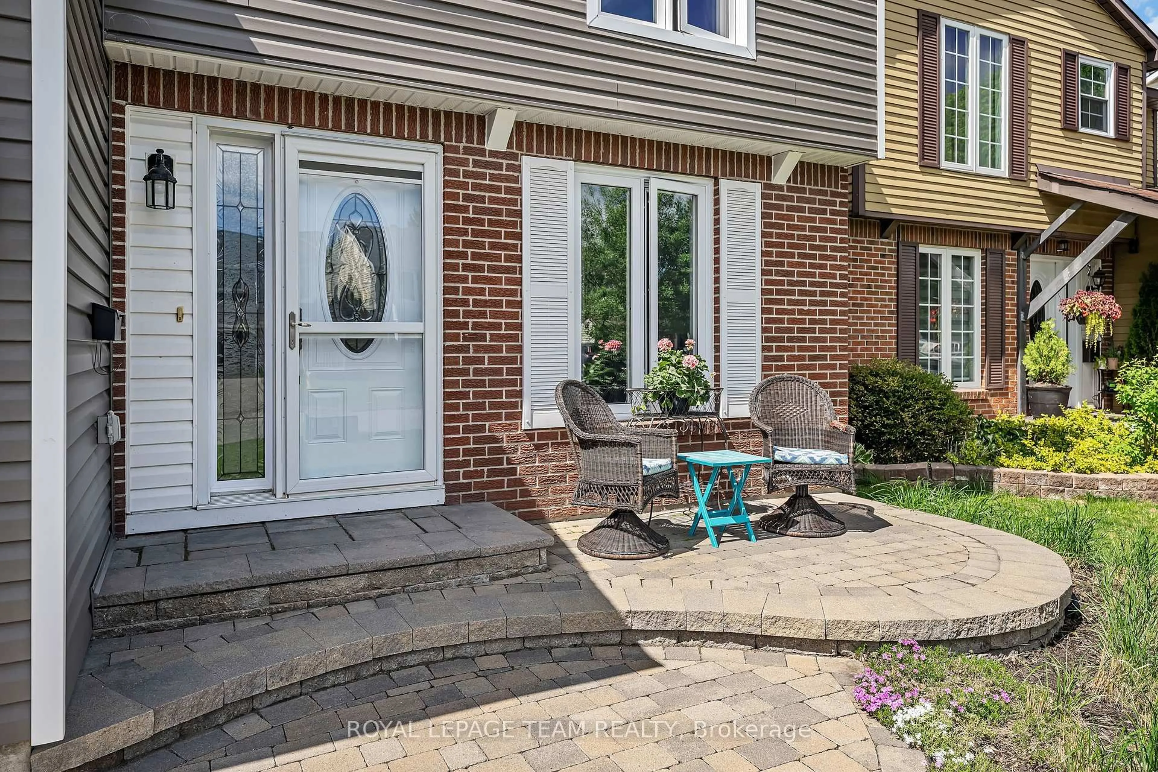 Indoor entryway for 99 Melanie Cres, Ottawa Ontario K2L 2E4