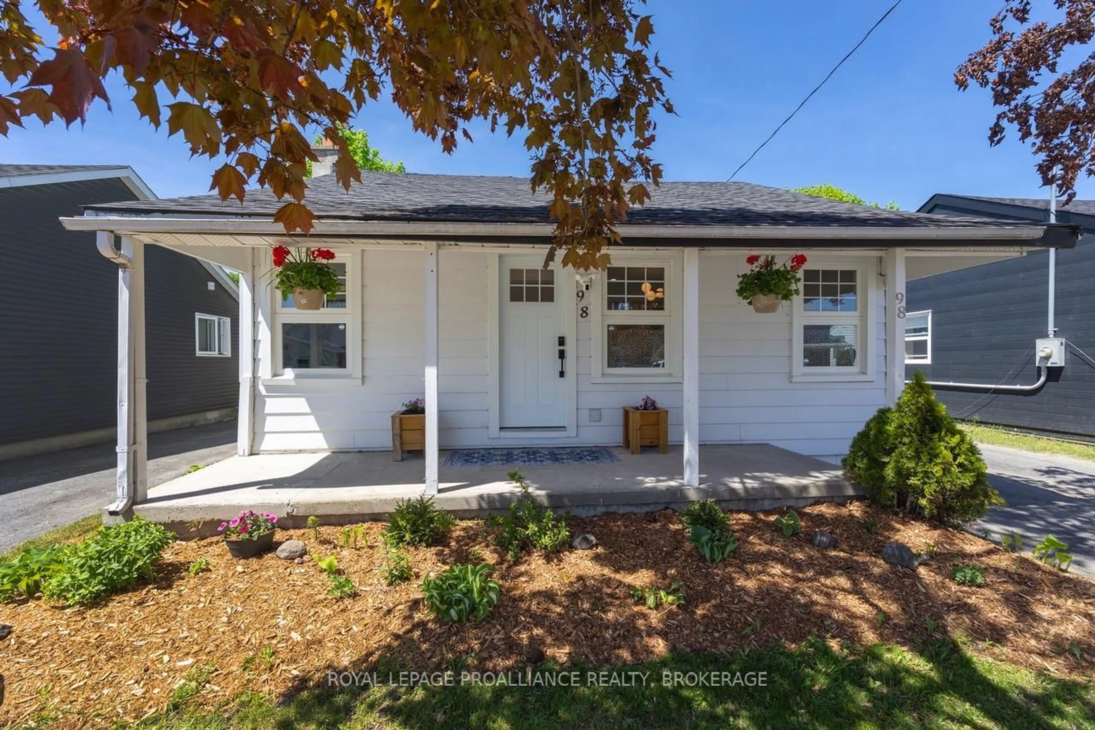 Home with vinyl exterior material, street for 98 Carleton St, Kingston Ontario K7K 4G1