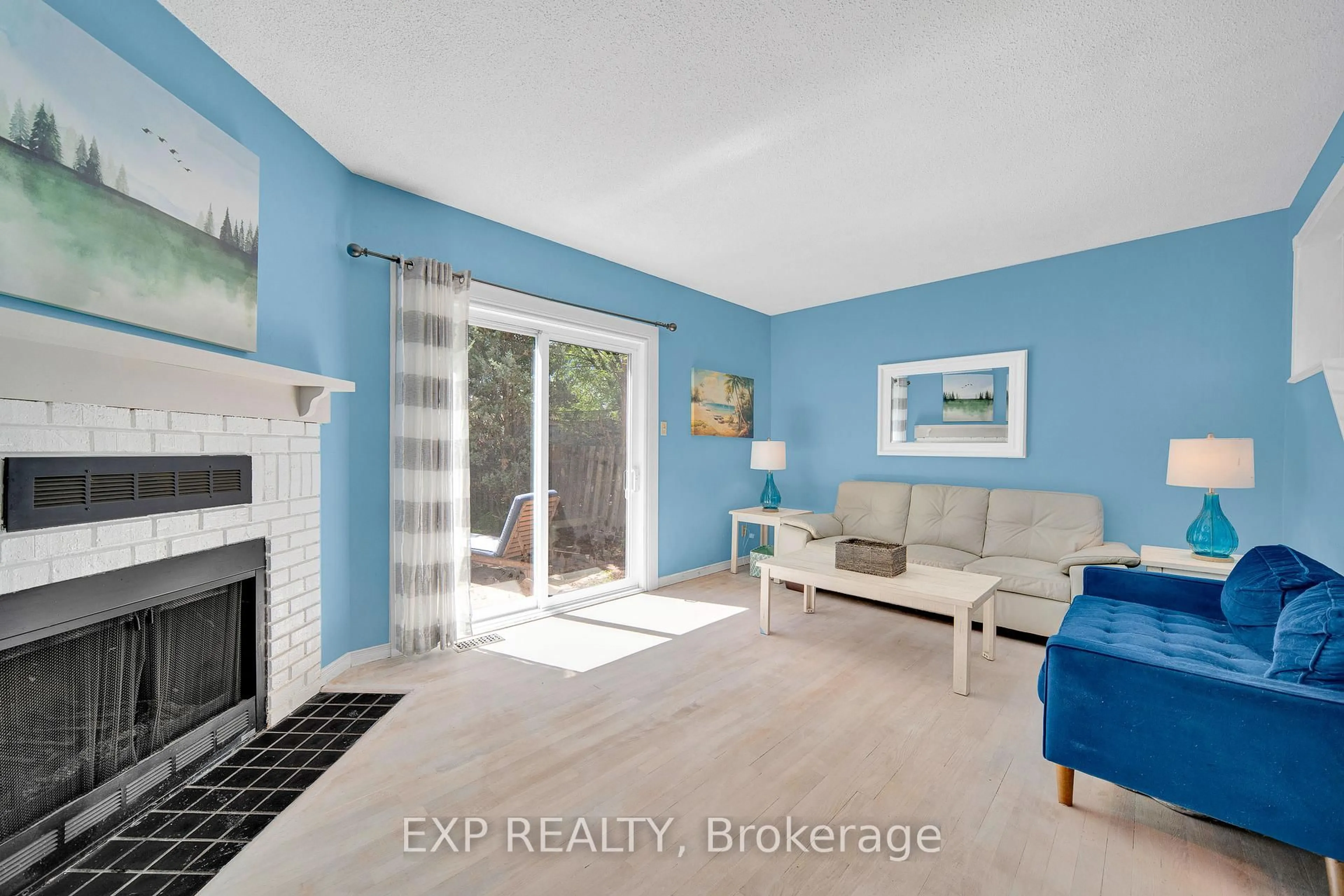 Living room with furniture, unknown for 6431 Timothy Crt, Orleans Ontario K1C 3E5