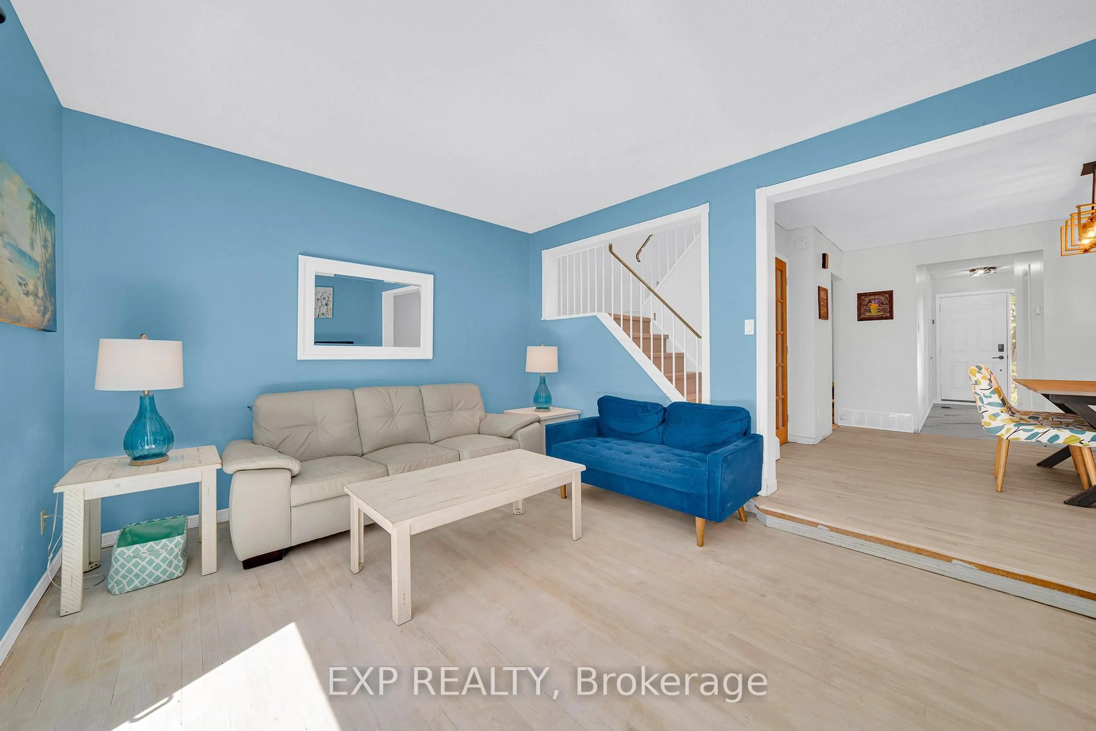 Living room with furniture, unknown for 6431 Timothy Crt, Orleans Ontario K1C 3E5