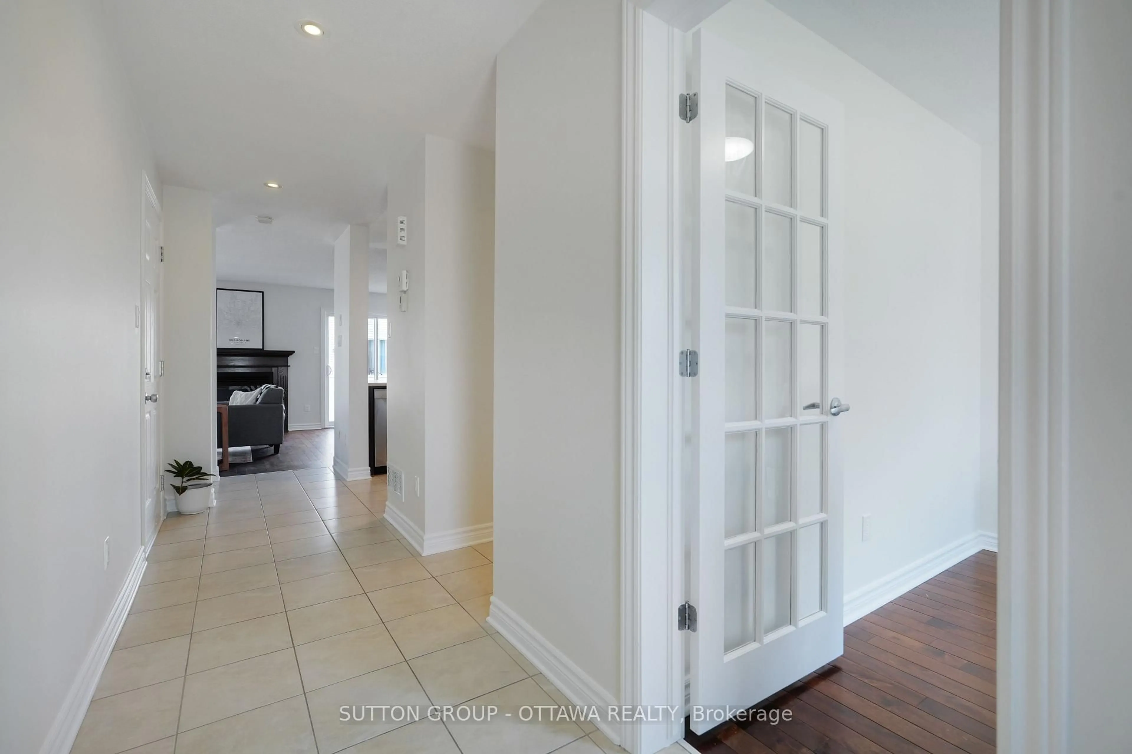 Indoor entryway for 503 Harvest Valley Ave, Ottawa Ontario K4A 0R1