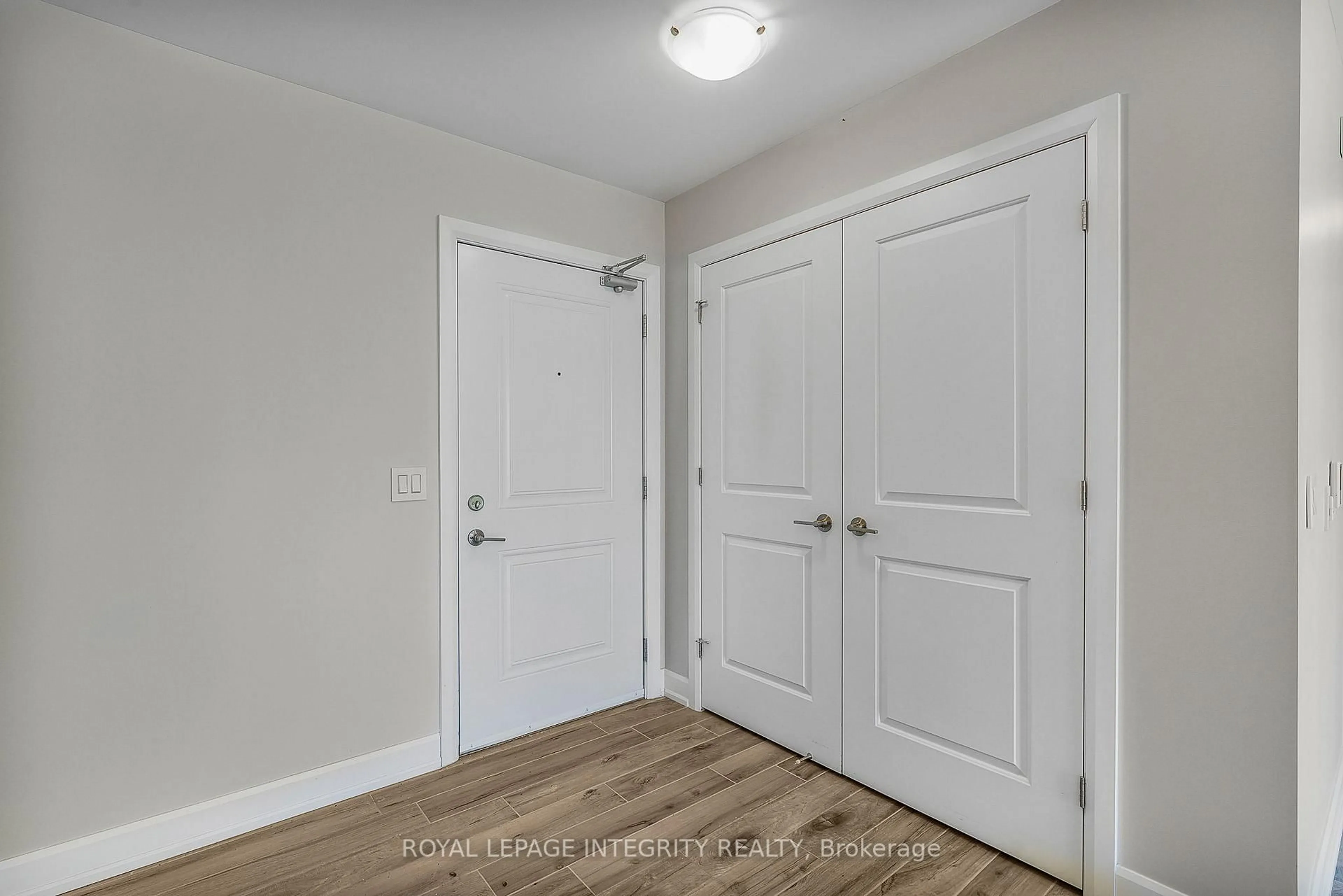 Indoor entryway for 48 Des Benevoles St #208, The Nation Ontario K0A 2M0