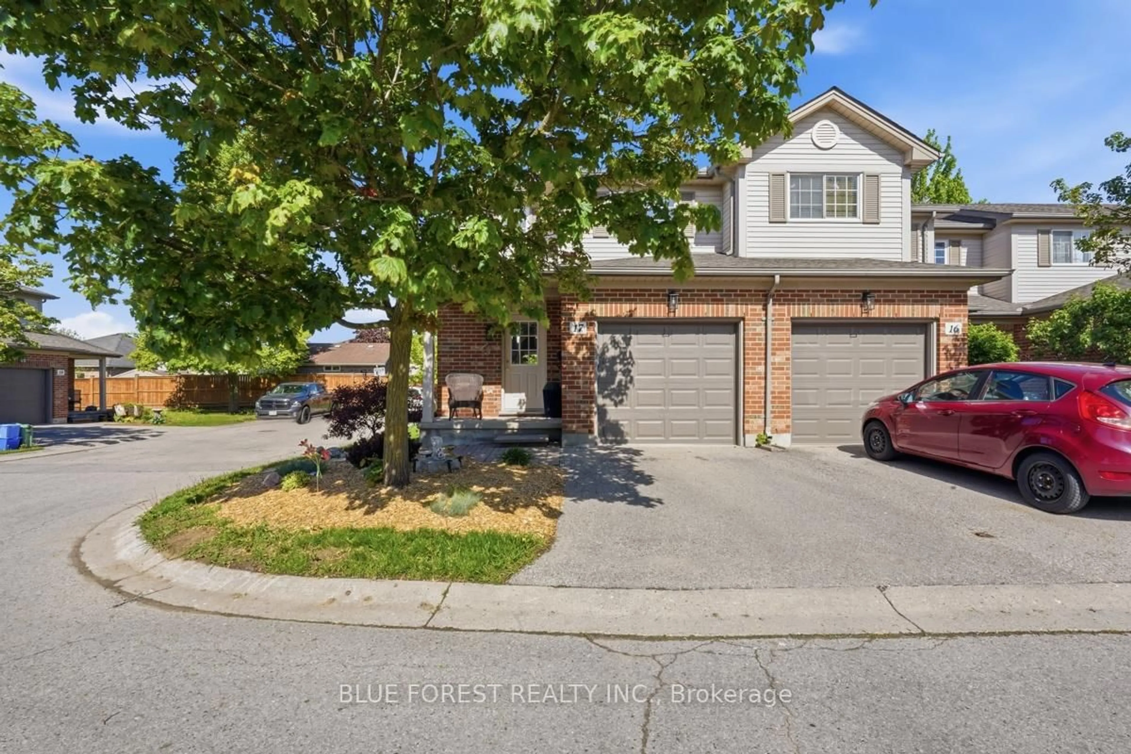 A pic from outside/outdoor area/front of a property/back of a property/a pic from drone, street for 1199 Reardon Blvd #17, London South Ontario N6M 1H7