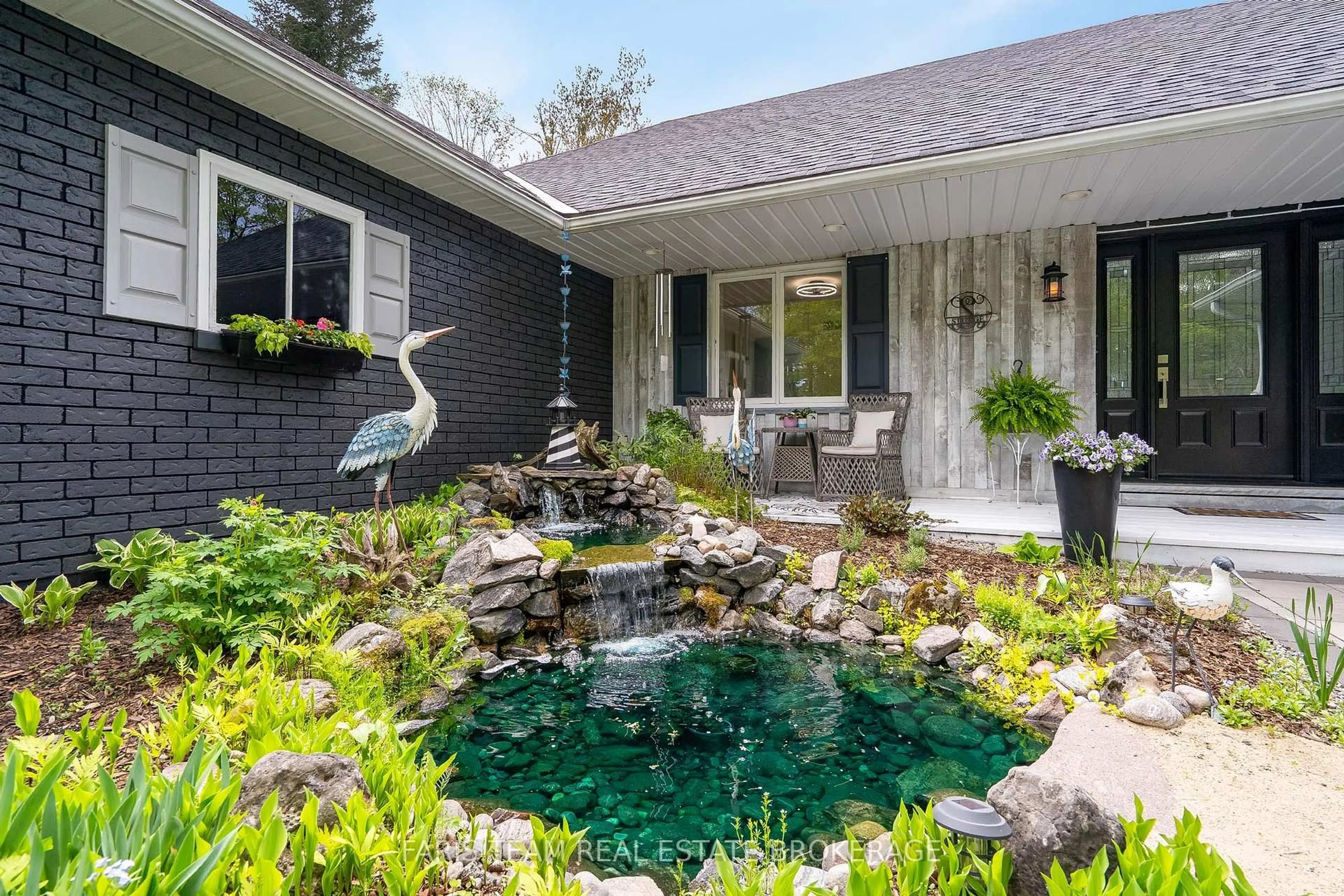 Patio, water/lake/river/ocean view for 135 Forest Glen Dr, Gravenhurst Ontario P1P 1A1