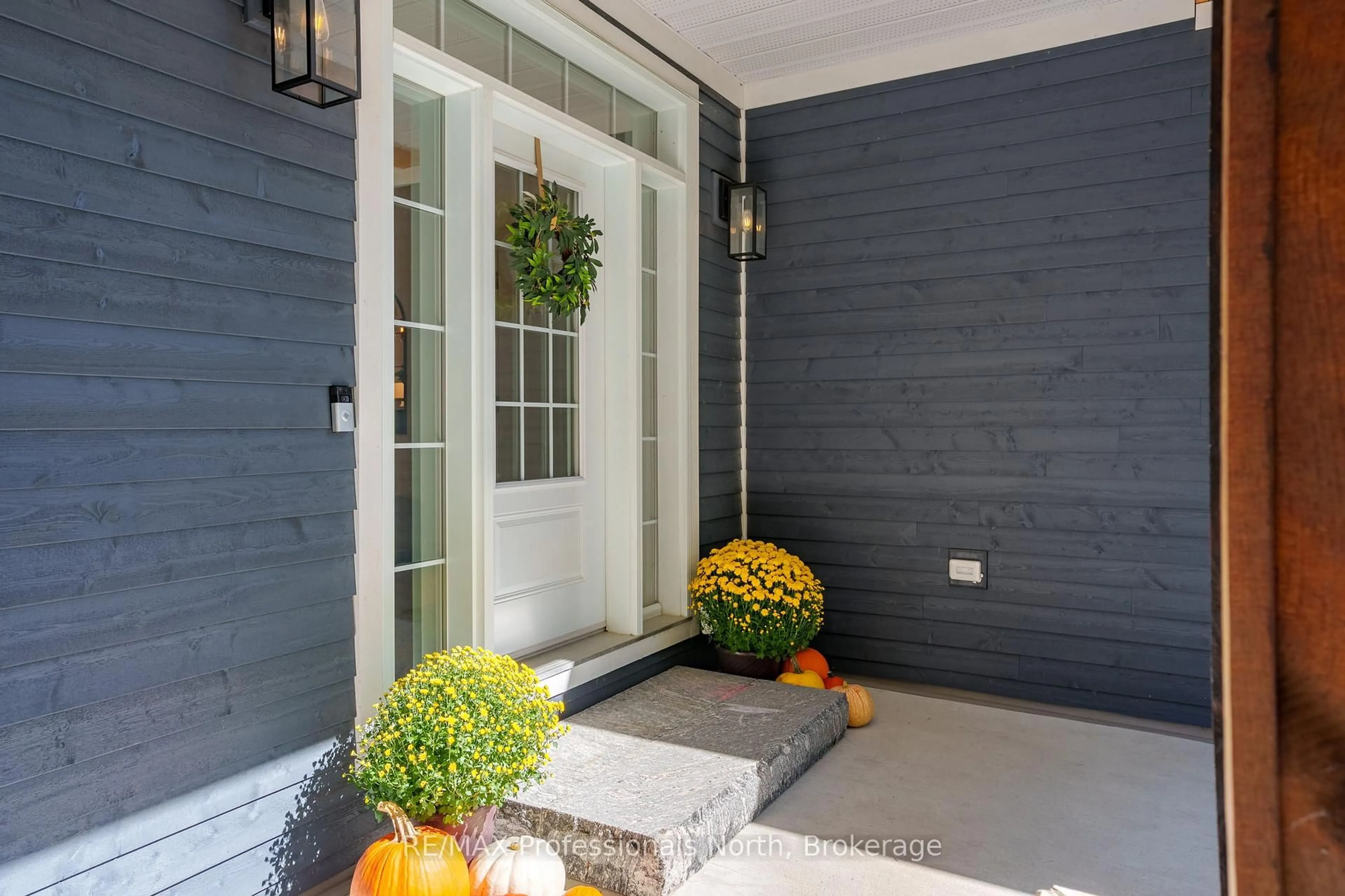 Indoor entryway for 1034 Xavier St, Gravenhurst Ontario P0E 1G0