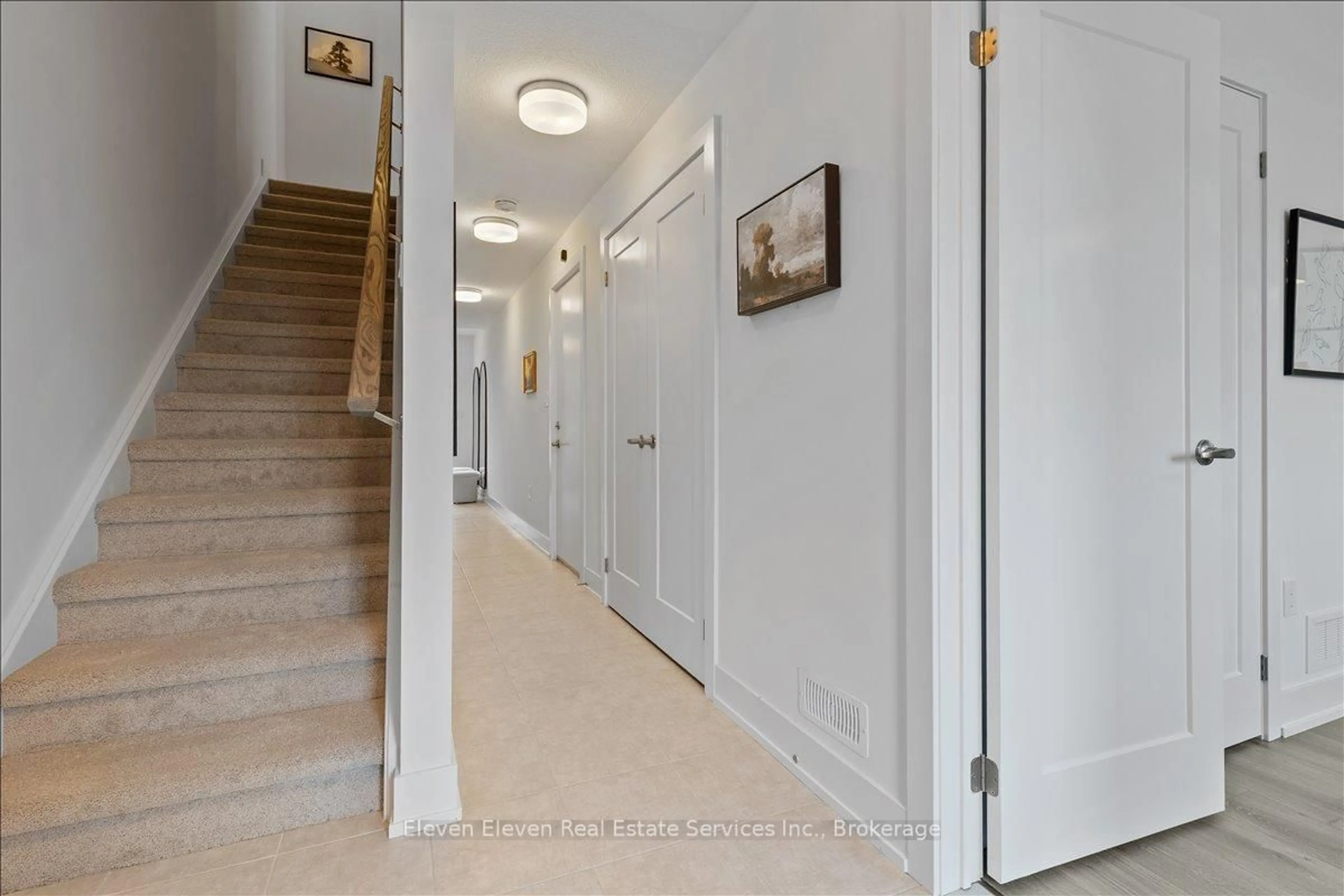 Indoor foyer for 58 Balladry Blvd, Stratford Ontario N5A 0L6