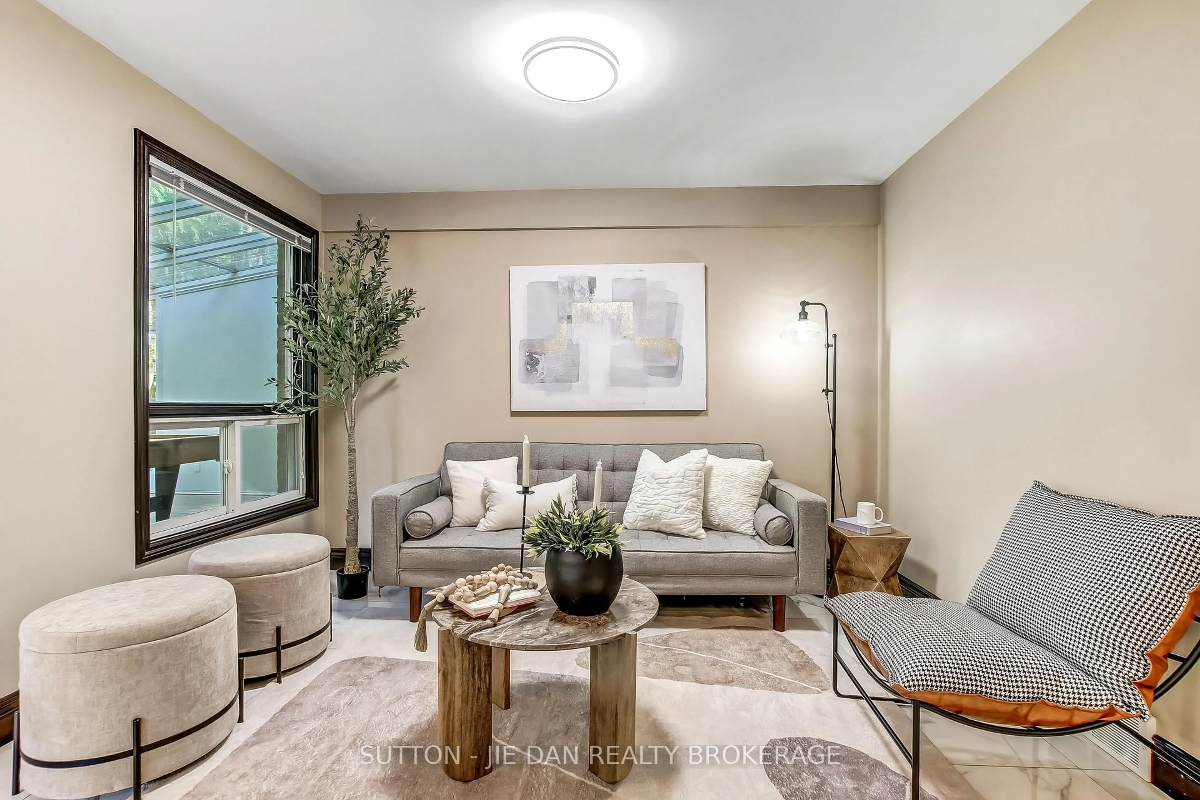 Living room with furniture, unknown for 260 Chesham Ave, London North Ontario N6G 3V3