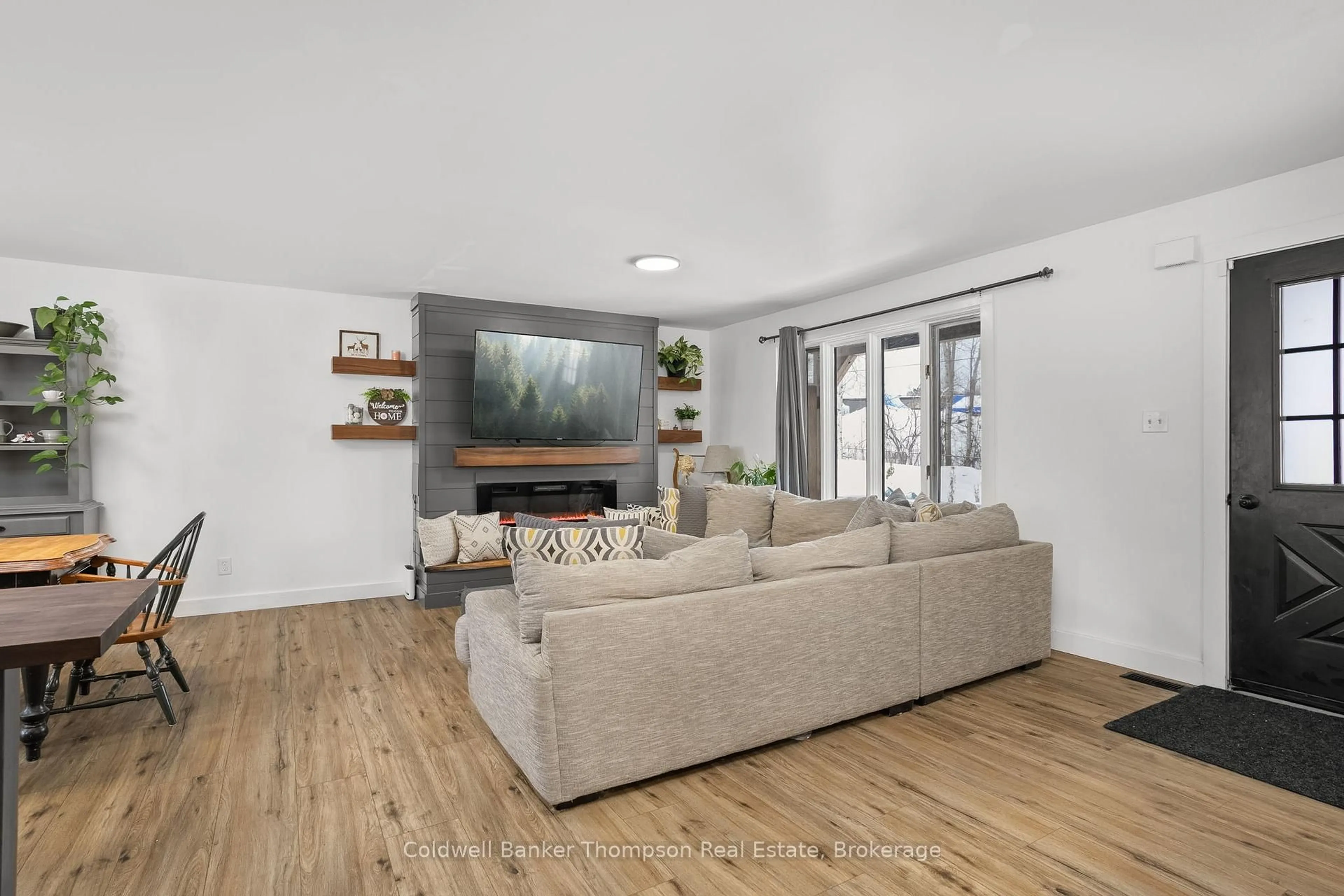 Living room with furniture, wood/laminate floor for 6 Kitchen Rd, Huntsville Ontario P1H 1Y1