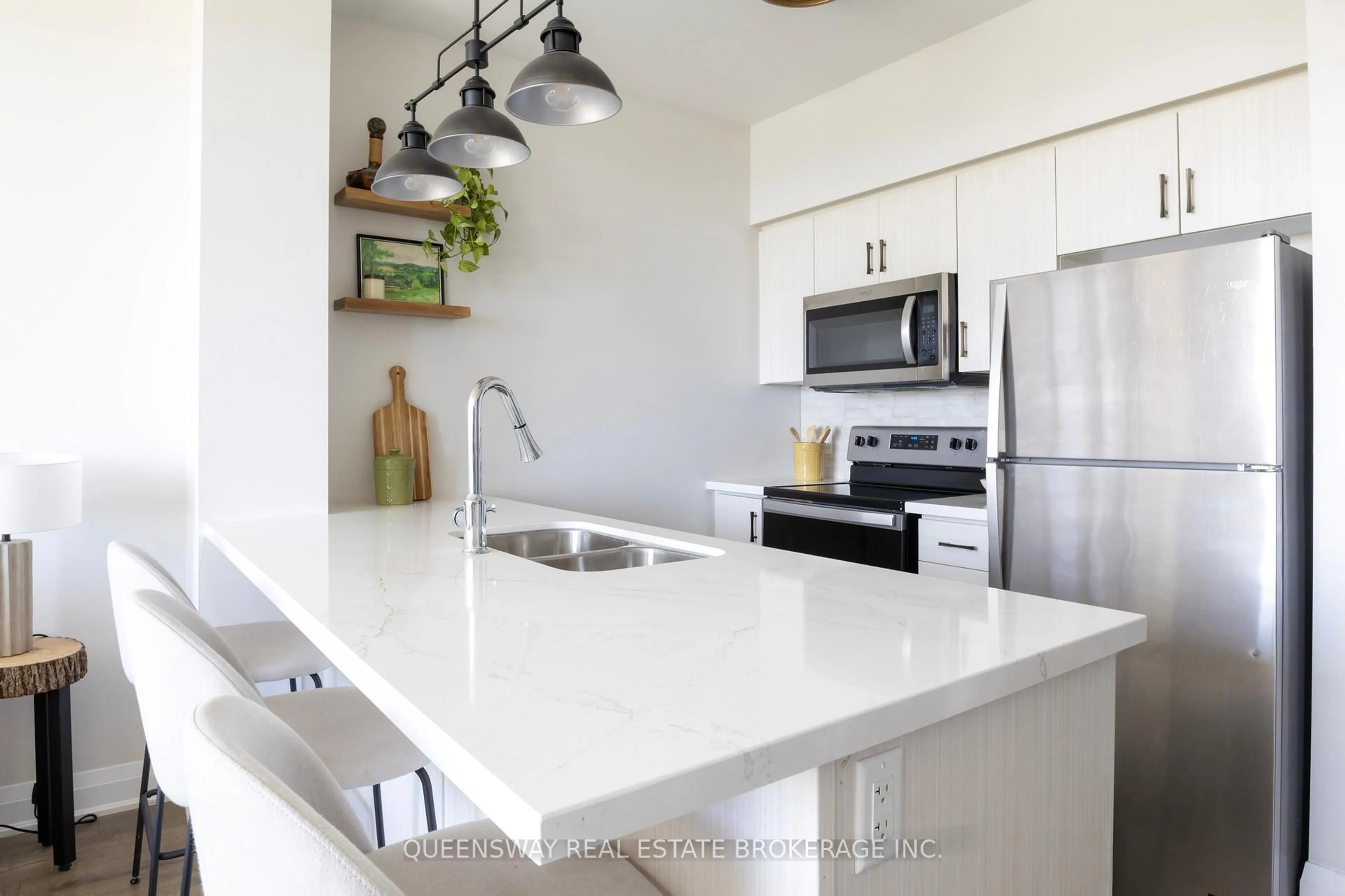 Open concept kitchen, unknown for 16 Concord Pl #515, Grimsby Ontario L3M 0J1