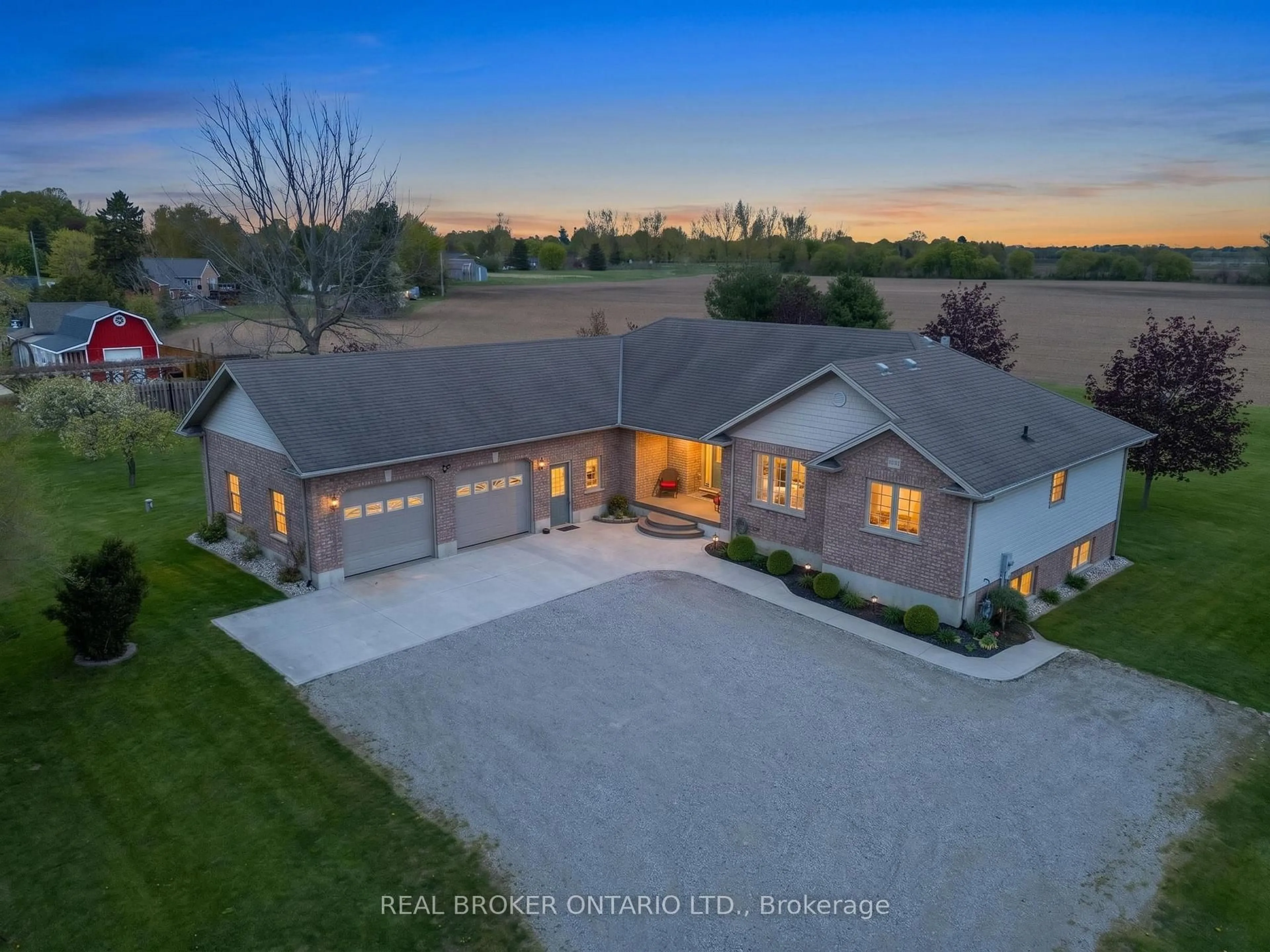 A pic from outside/outdoor area/front of a property/back of a property/a pic from drone, water/lake/river/ocean view for 8984 Plank Rd, Bayham Ontario N0J 1Y0