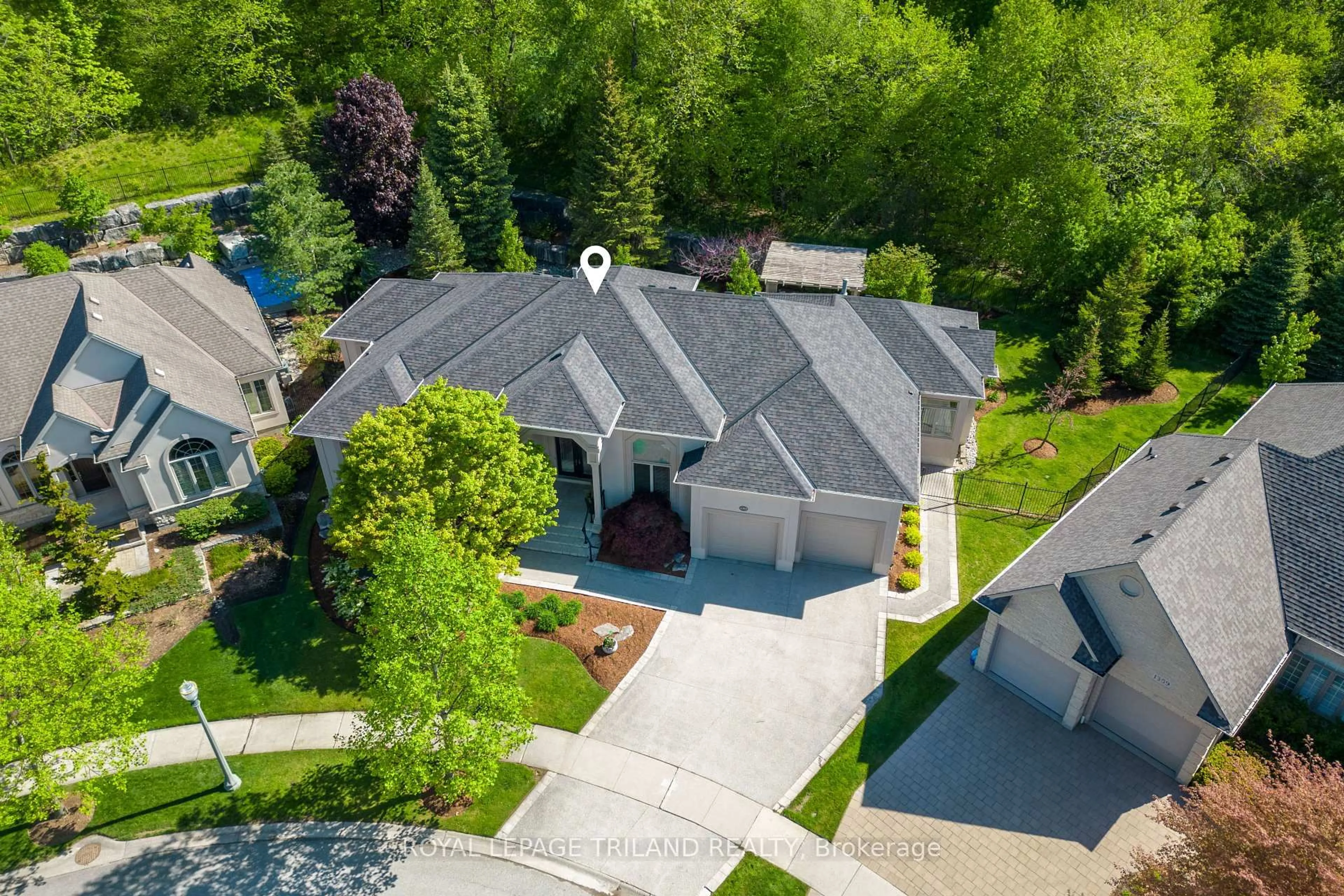 A pic from outside/outdoor area/front of a property/back of a property/a pic from drone, street for 1353 Shore Rd, London South Ontario N6K 4Z8
