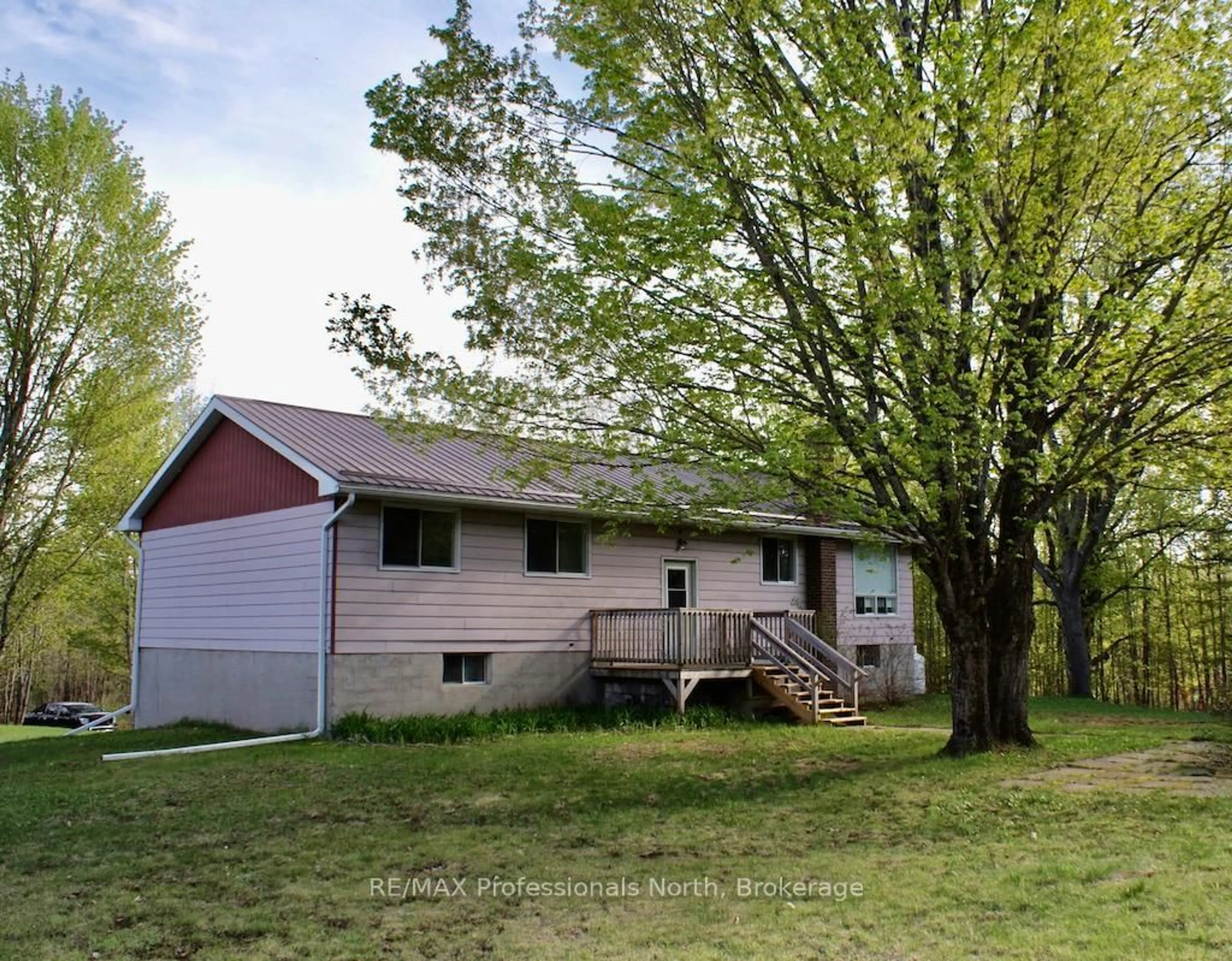 A pic from outside/outdoor area/front of a property/back of a property/a pic from drone, unknown for 1021 Touchwood Tr, Minden Hills Ontario K0M 2K0