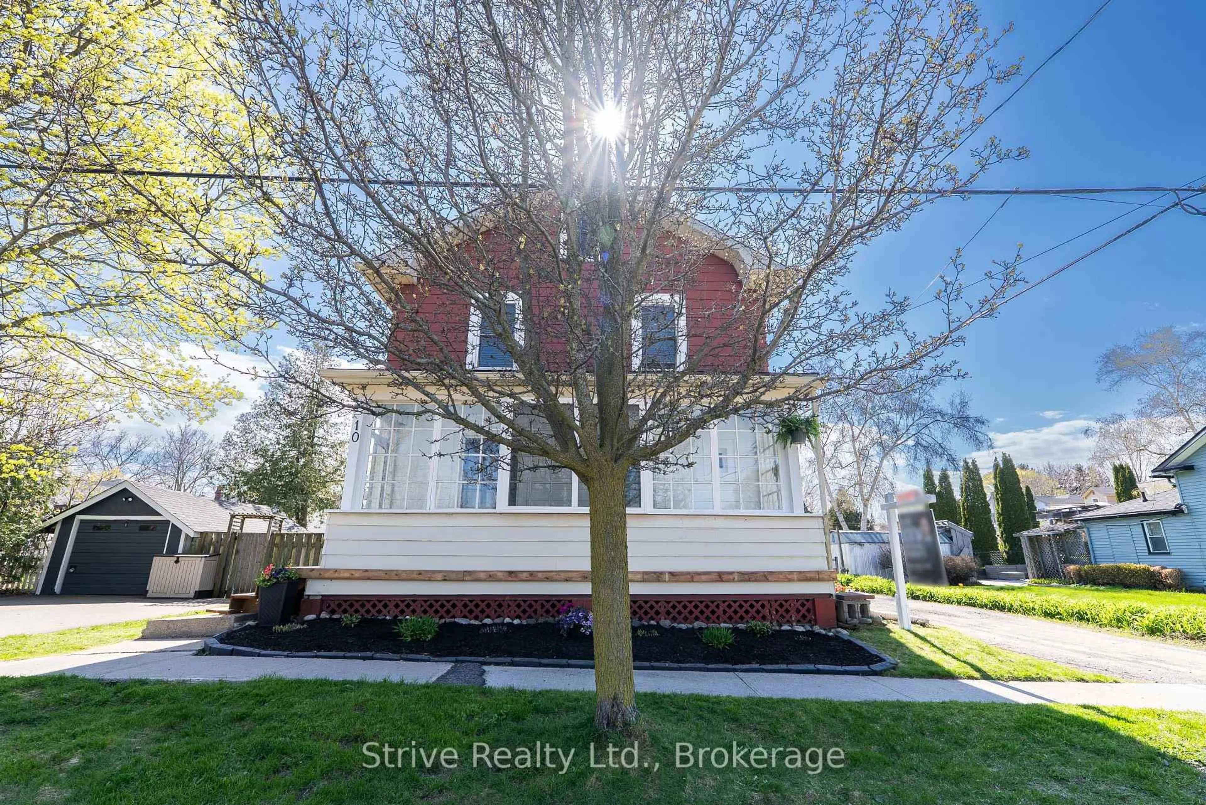 A pic from outside/outdoor area/front of a property/back of a property/a pic from drone, street for 10 Julia St, Port Hope Ontario L1A 3J2