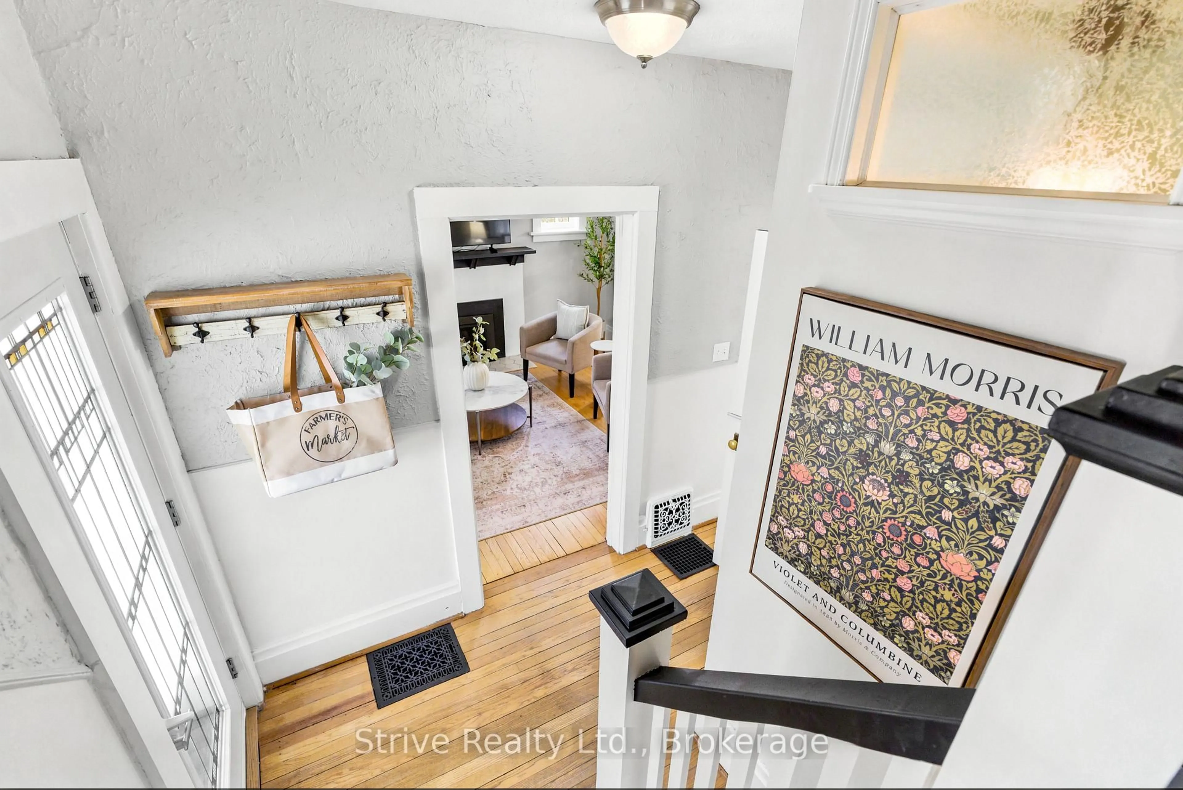 Indoor entryway for 10 Julia St, Port Hope Ontario L1A 3J2