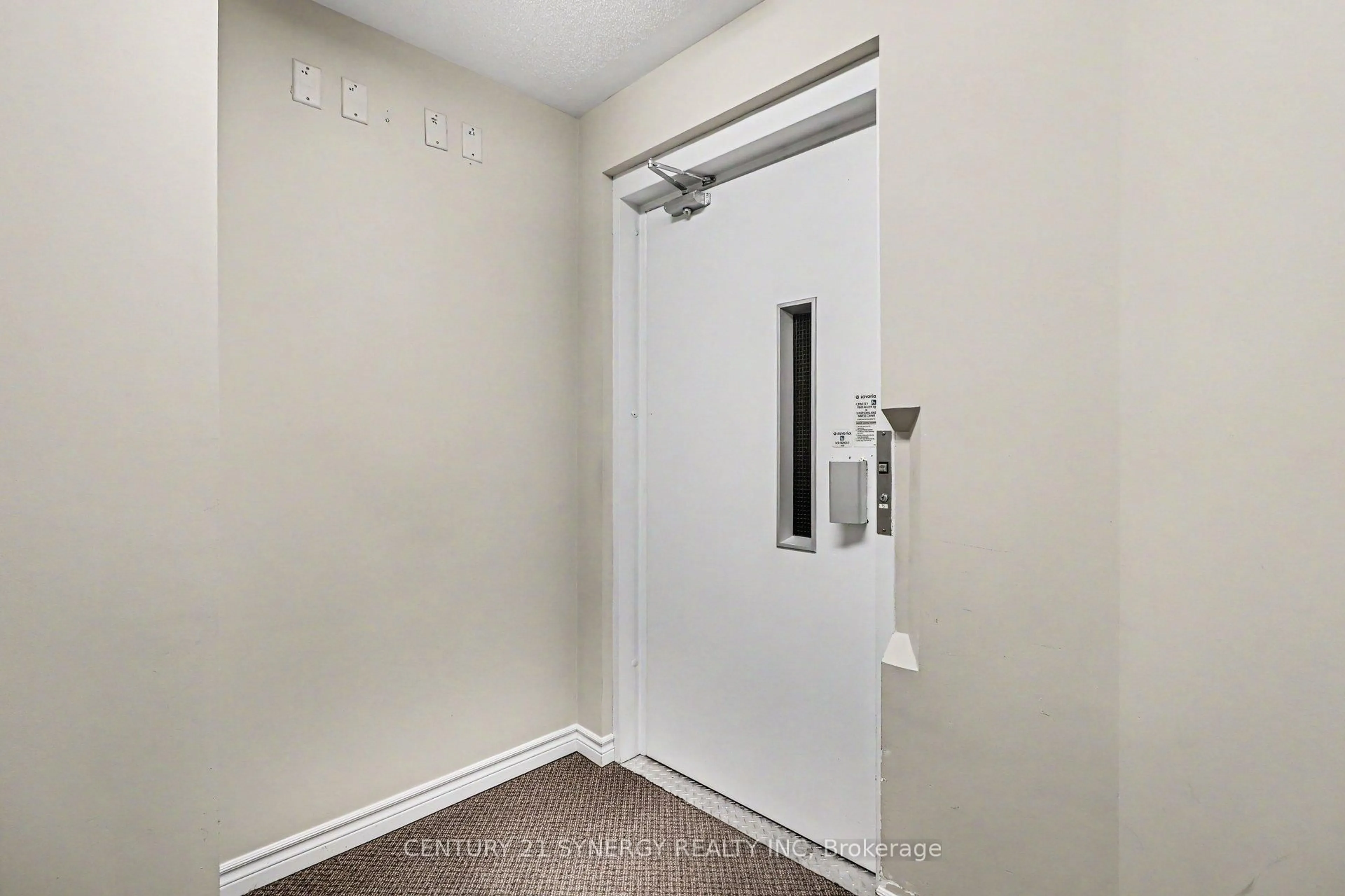 Indoor entryway for 38 Charles St #206, North Stormont Ontario K0A 1R0
