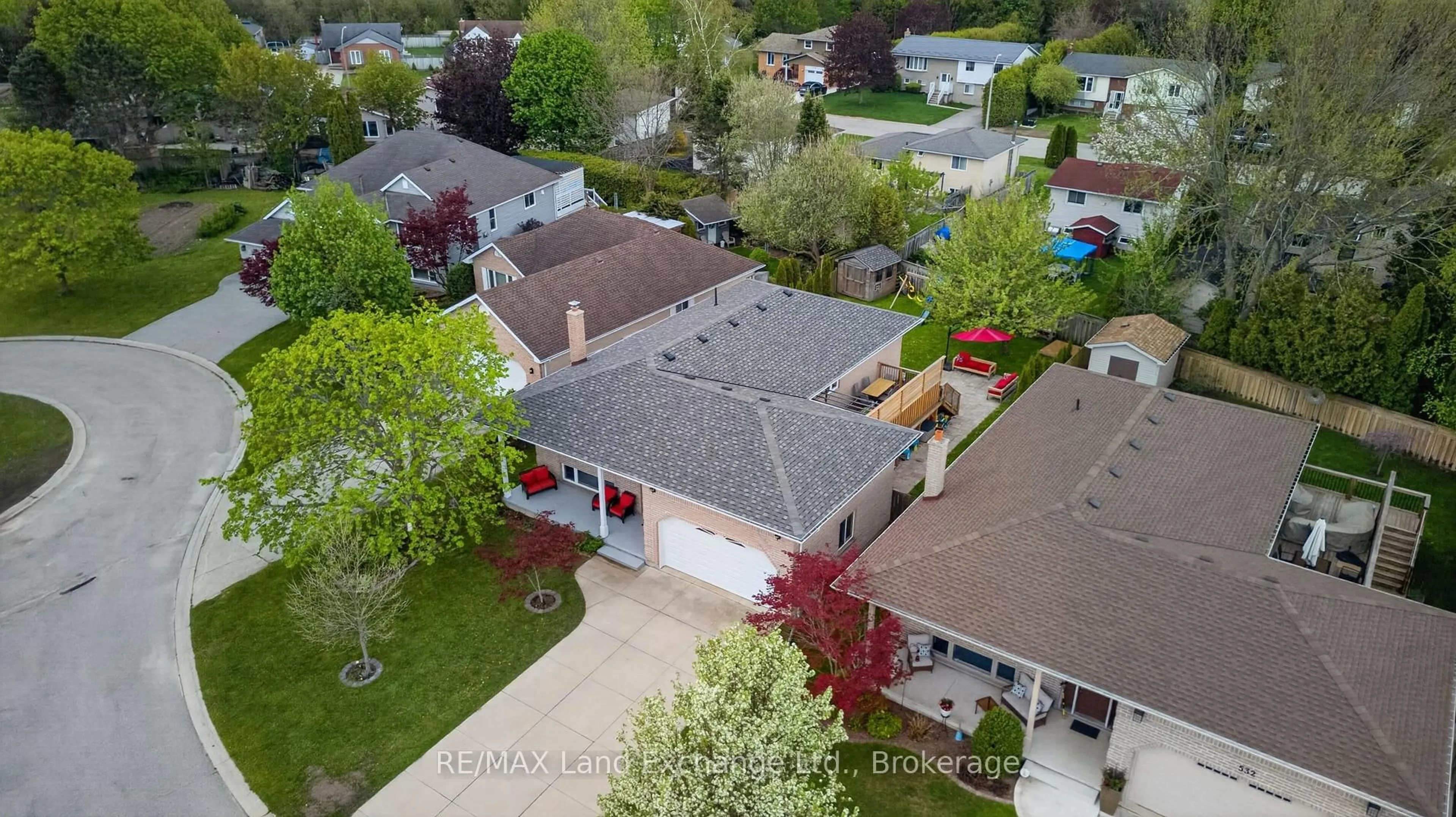 A pic from outside/outdoor area/front of a property/back of a property/a pic from drone, street for 536 Evergreen Crt, Kincardine Ontario N2Z 1V3