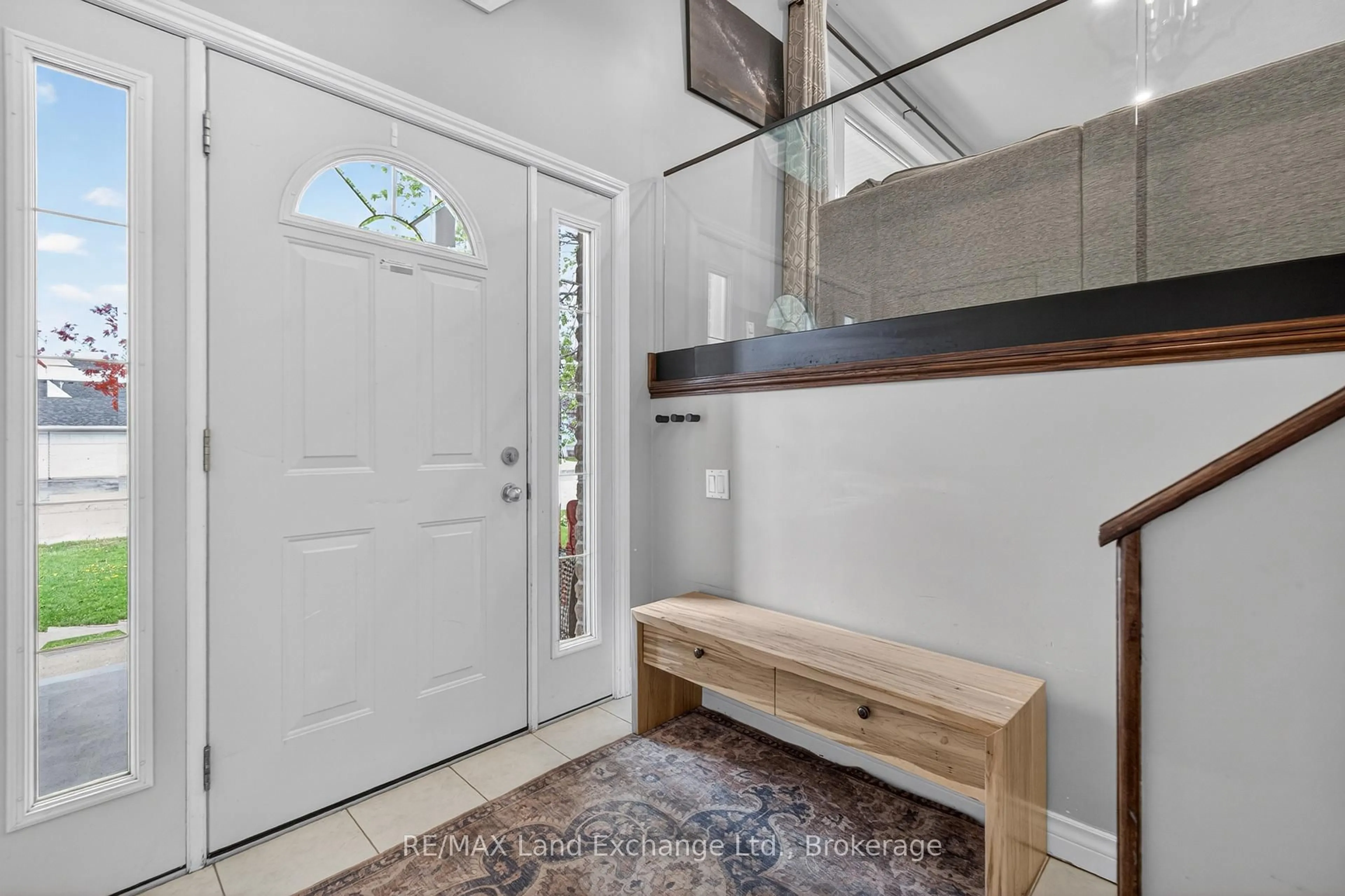 Indoor entryway for 536 Evergreen Crt, Kincardine Ontario N2Z 1V3