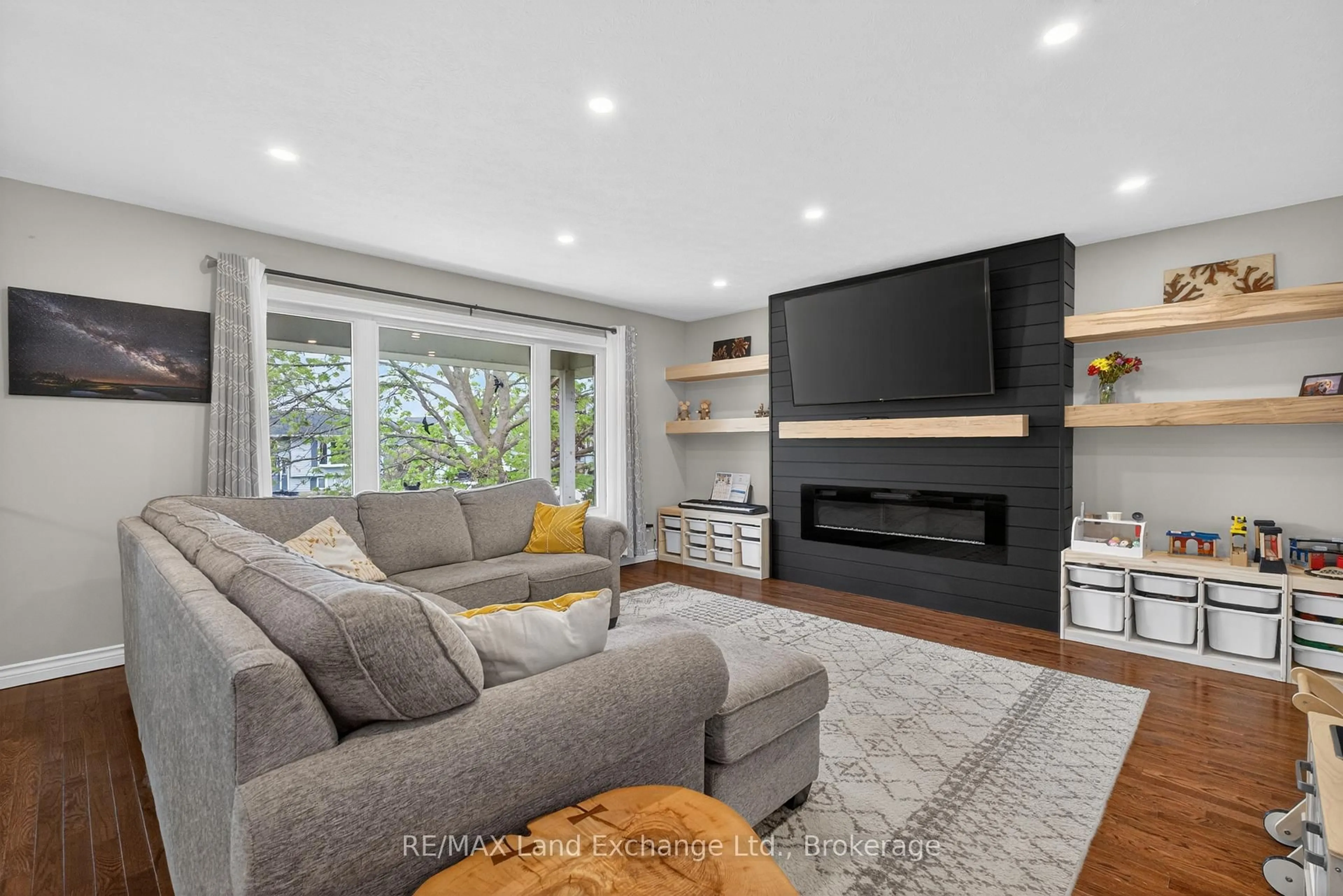Living room with furniture, unknown for 536 Evergreen Crt, Kincardine Ontario N2Z 1V3
